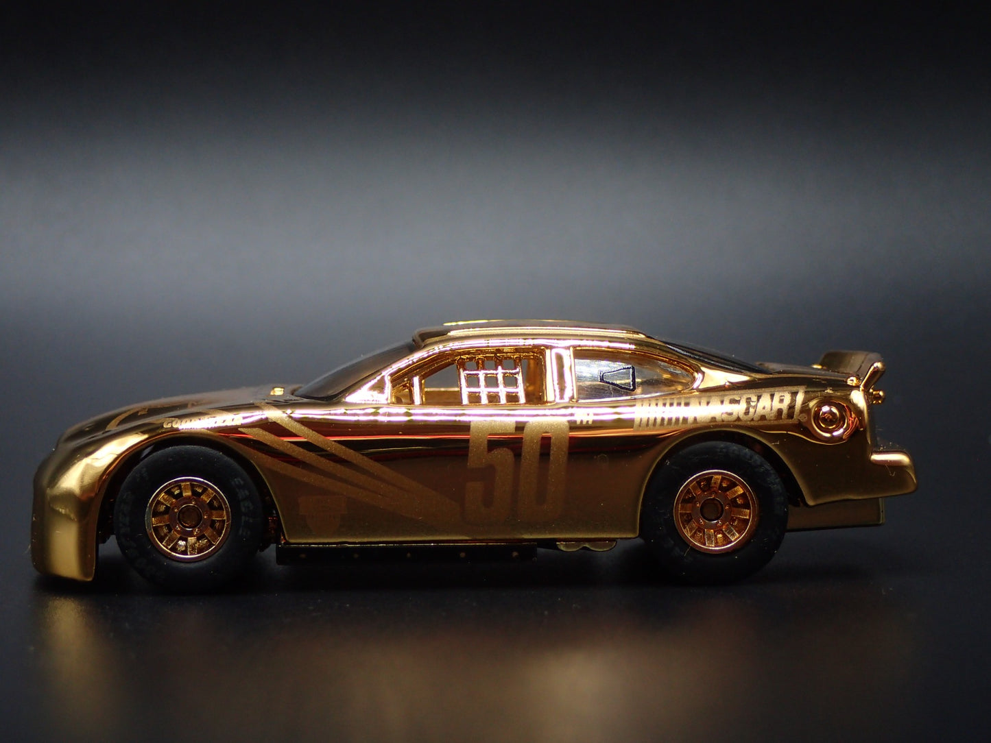 1998 98 FORD 50TH ANNIVERSARY GOLD NASCAR 1:64 SCALE DIORAMA DIECAST MODEL CAR