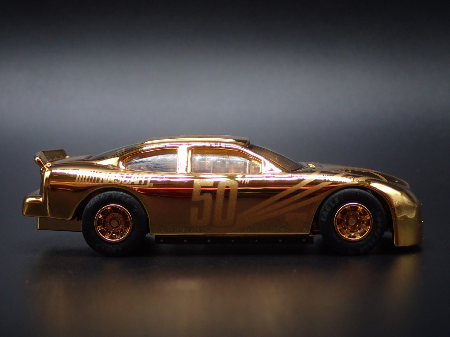 1998 98 FORD 50TH ANNIVERSARY GOLD NASCAR 1:64 SCALE DIORAMA DIECAST MODEL CAR