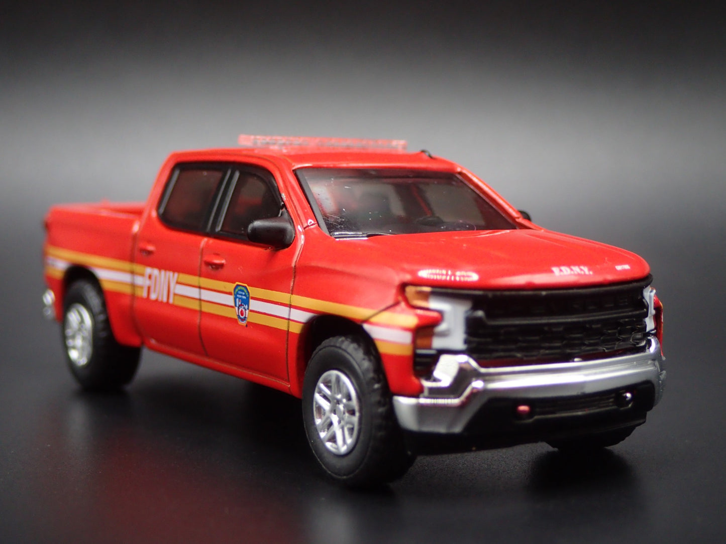 2023 23 CHEVY CHEVROLET SILVERADO TRUCK FDNY NY FIRE DEPT 1:64 DIECAST MODEL CAR