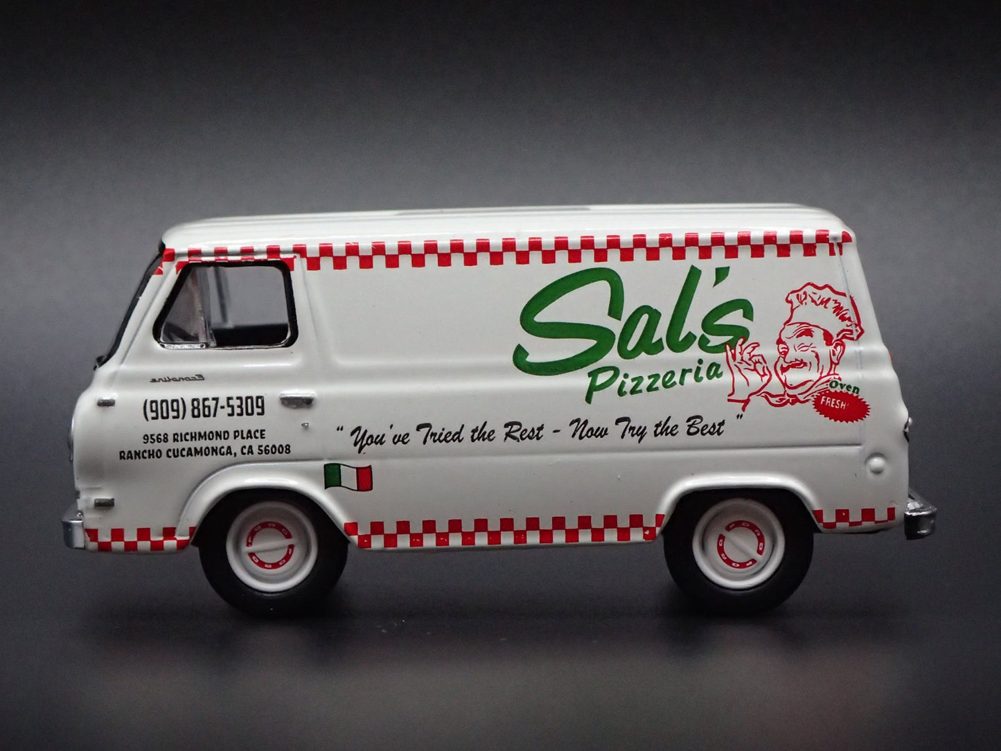 1964 64 FORD ECONOLINE VAN SALS PIZZERIA 1:64 SCALE DIORAMA DIECAST MODEL CAR