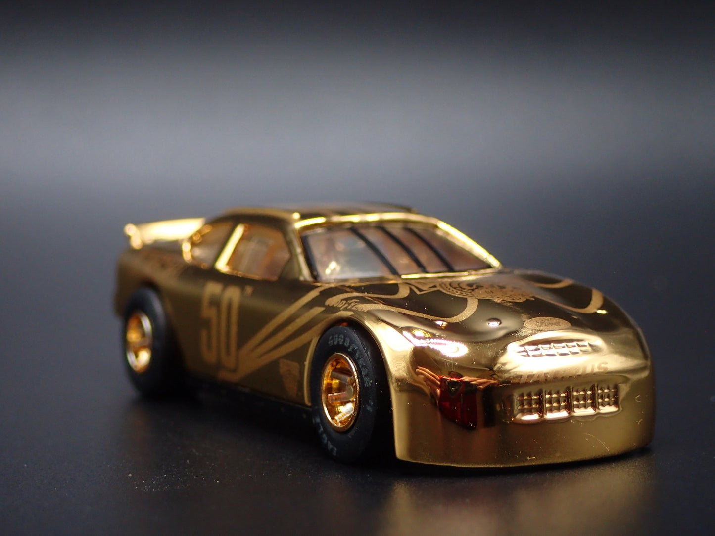 1998 98 FORD 50TH ANNIVERSARY GOLD NASCAR 1:64 SCALE DIORAMA DIECAST MODEL CAR