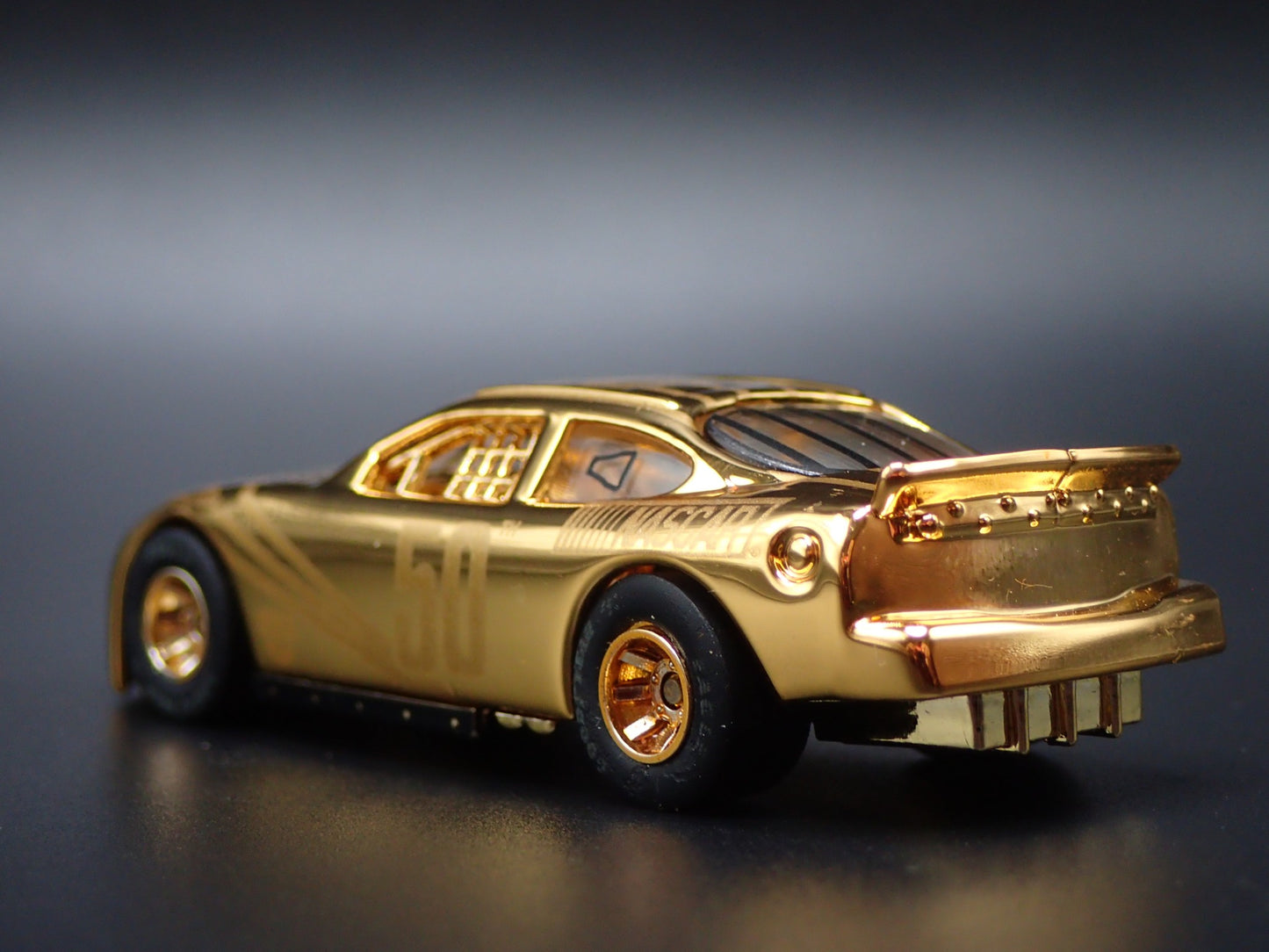 1998 98 FORD 50TH ANNIVERSARY GOLD NASCAR 1:64 SCALE DIORAMA DIECAST MODEL CAR