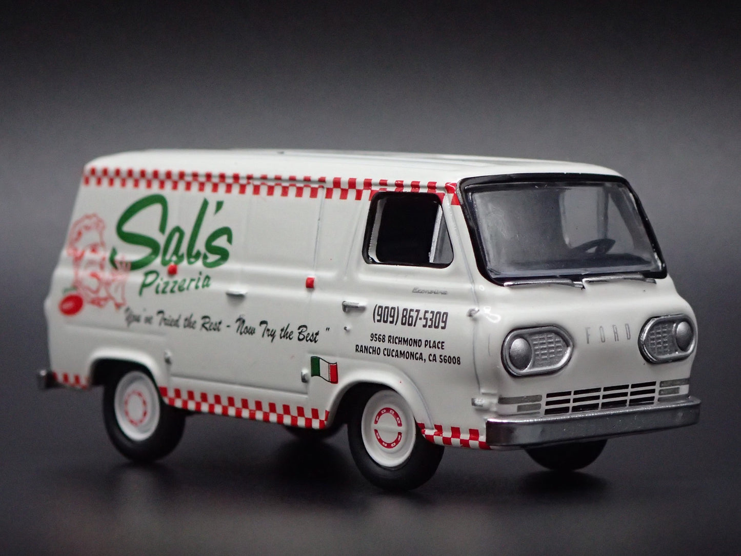 1964 64 FORD ECONOLINE VAN SALS PIZZERIA 1:64 SCALE DIORAMA DIECAST MODEL CAR