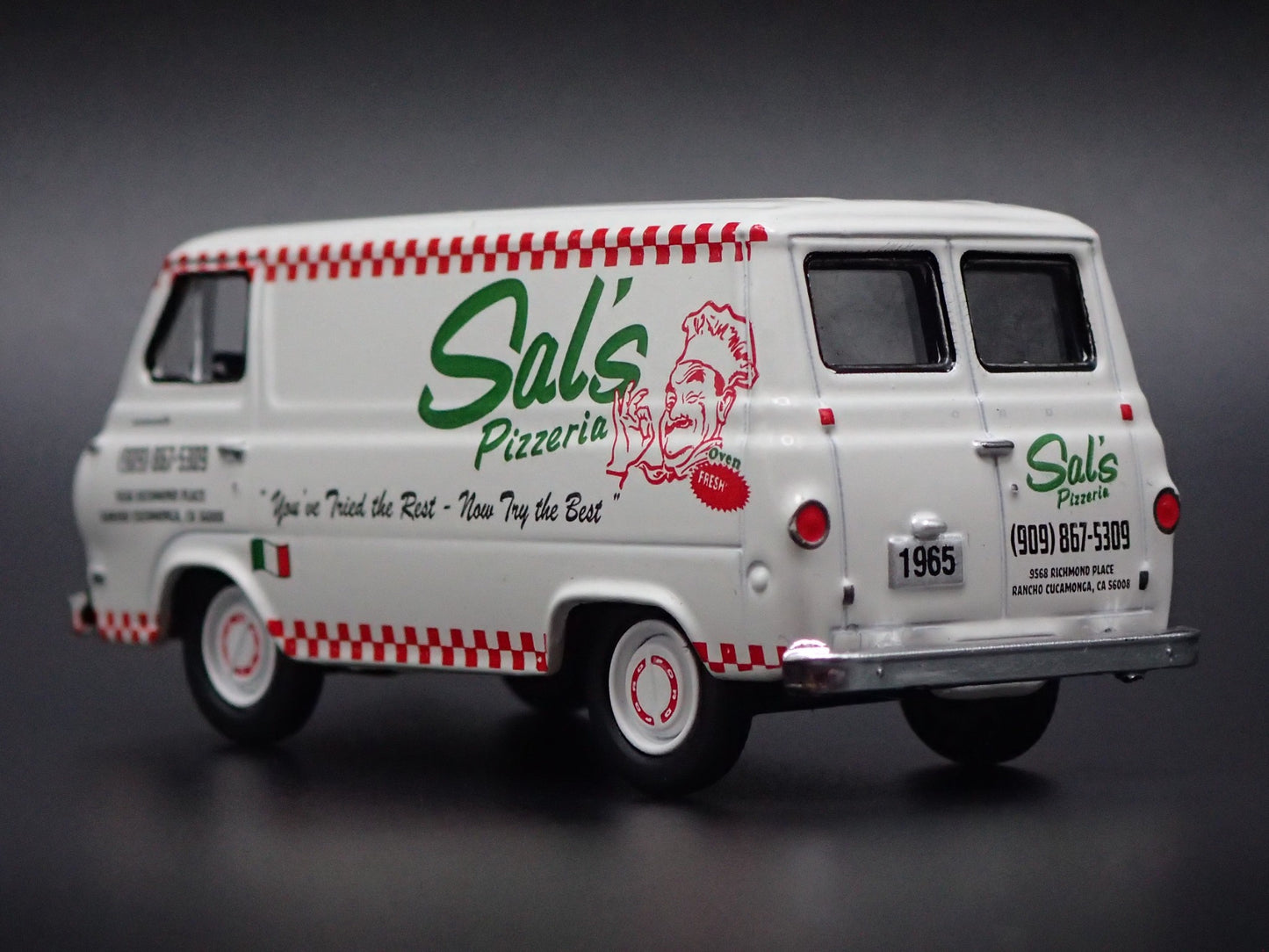 1964 64 FORD ECONOLINE VAN SALS PIZZERIA 1:64 SCALE DIORAMA DIECAST MODEL CAR