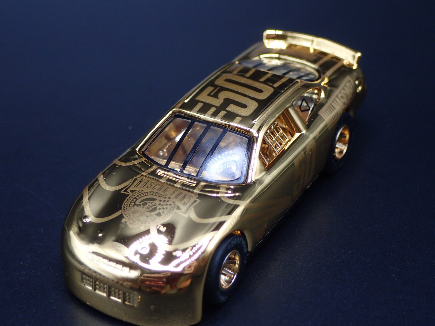1998 98 FORD 50TH ANNIVERSARY GOLD NASCAR 1:64 SCALE DIORAMA DIECAST MODEL CAR