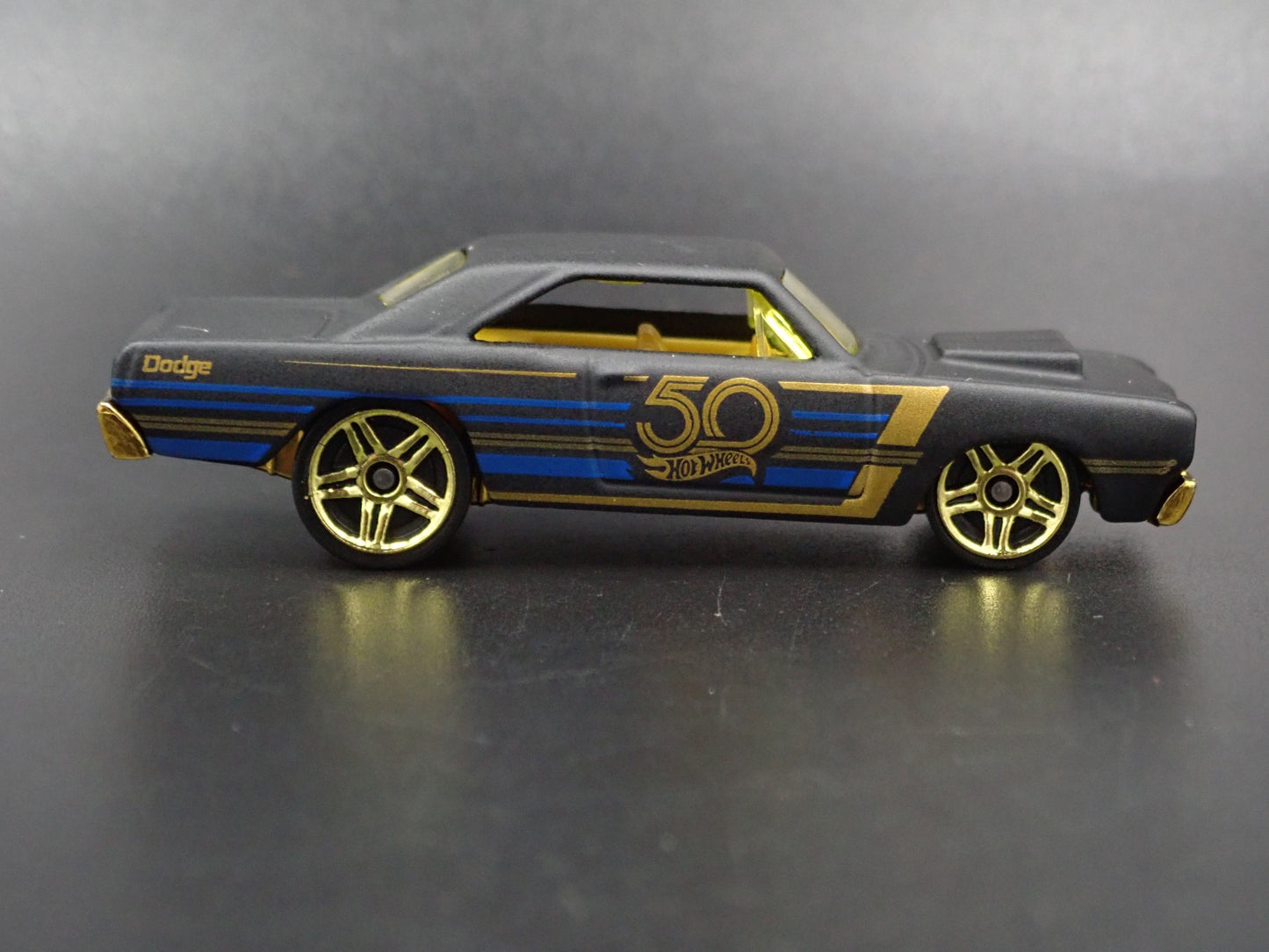 1968 68 DODGE DART BLACK 1:64 SCALE COLLECTIBLE DIORAMA DIECAST MODEL CAR