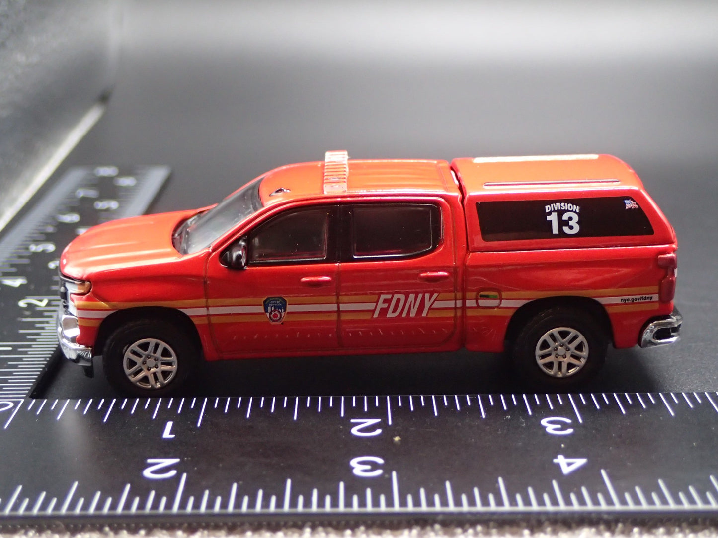 2023 23 CHEVY CHEVROLET SILVERADO TRUCK FDNY NY FIRE DEPT 1:64 DIECAST MODEL CAR