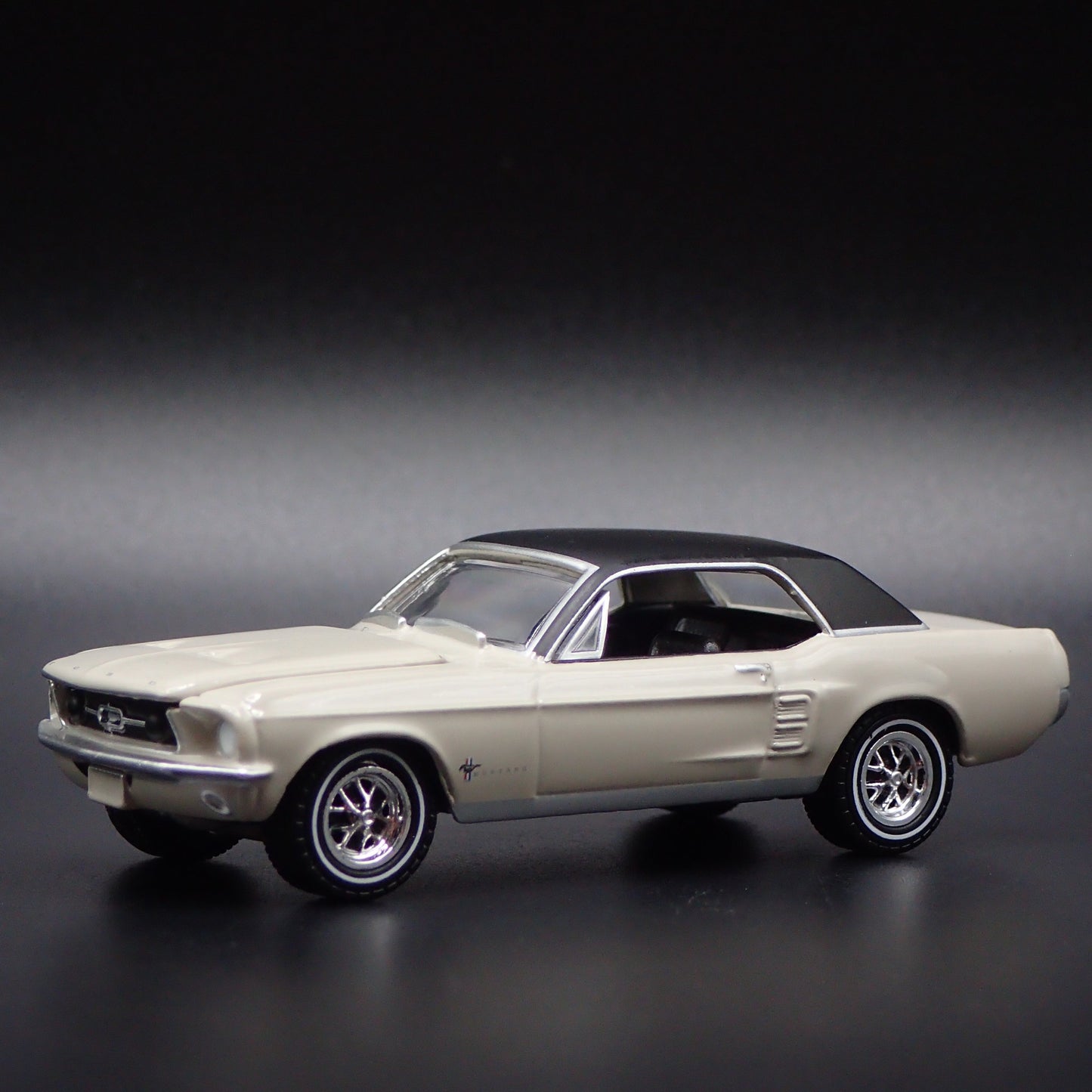 1967 67 FORD MUSTANG COUPE RARE 1:64 SCALE COLLECTIBLE DIORAMA DIECAST MODEL CAR