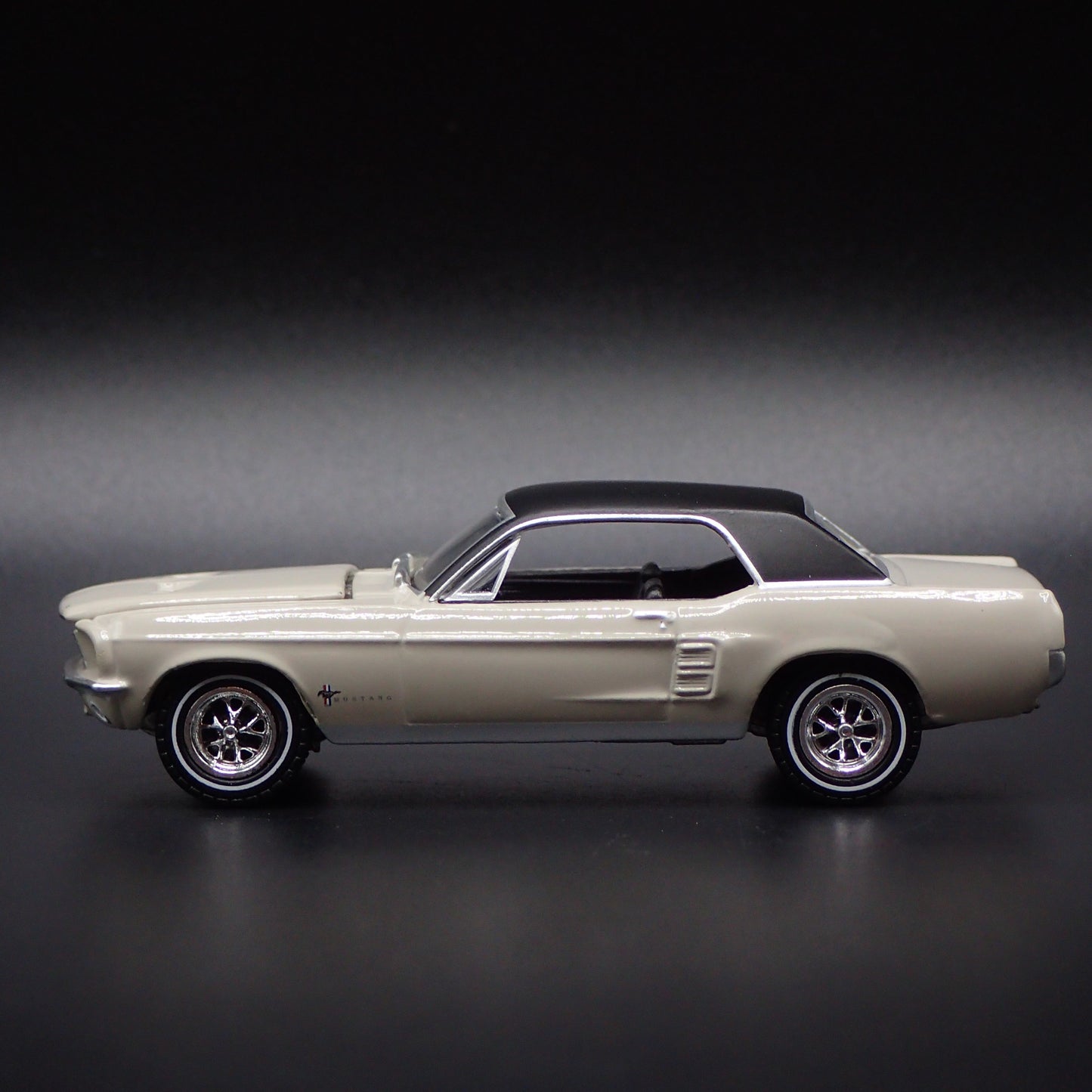1967 67 FORD MUSTANG COUPE RARE 1:64 SCALE COLLECTIBLE DIORAMA DIECAST MODEL CAR