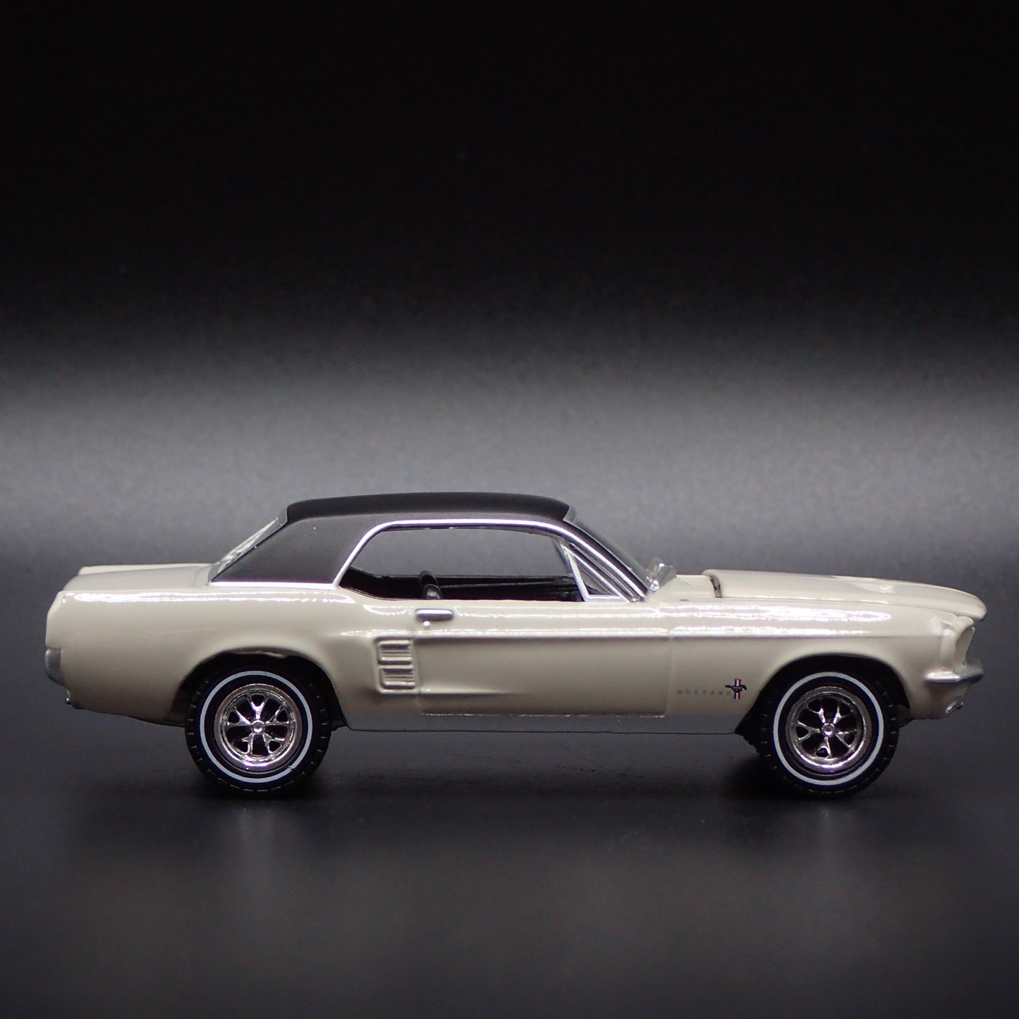 1967 67 FORD MUSTANG COUPE RARE 1:64 SCALE COLLECTIBLE DIORAMA DIECAST MODEL CAR