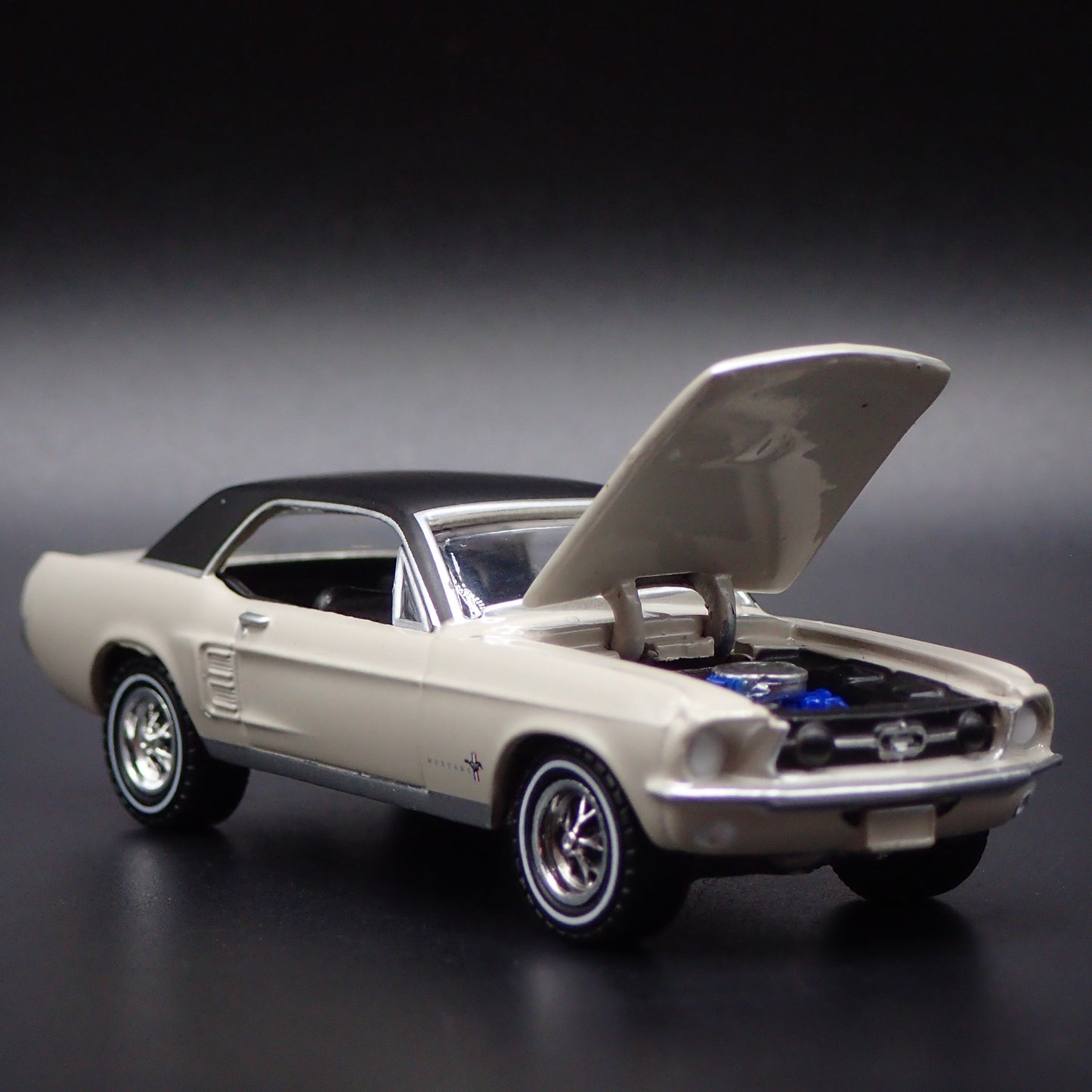 1967 67 FORD MUSTANG COUPE RARE 1:64 SCALE COLLECTIBLE DIORAMA DIECAST MODEL CAR