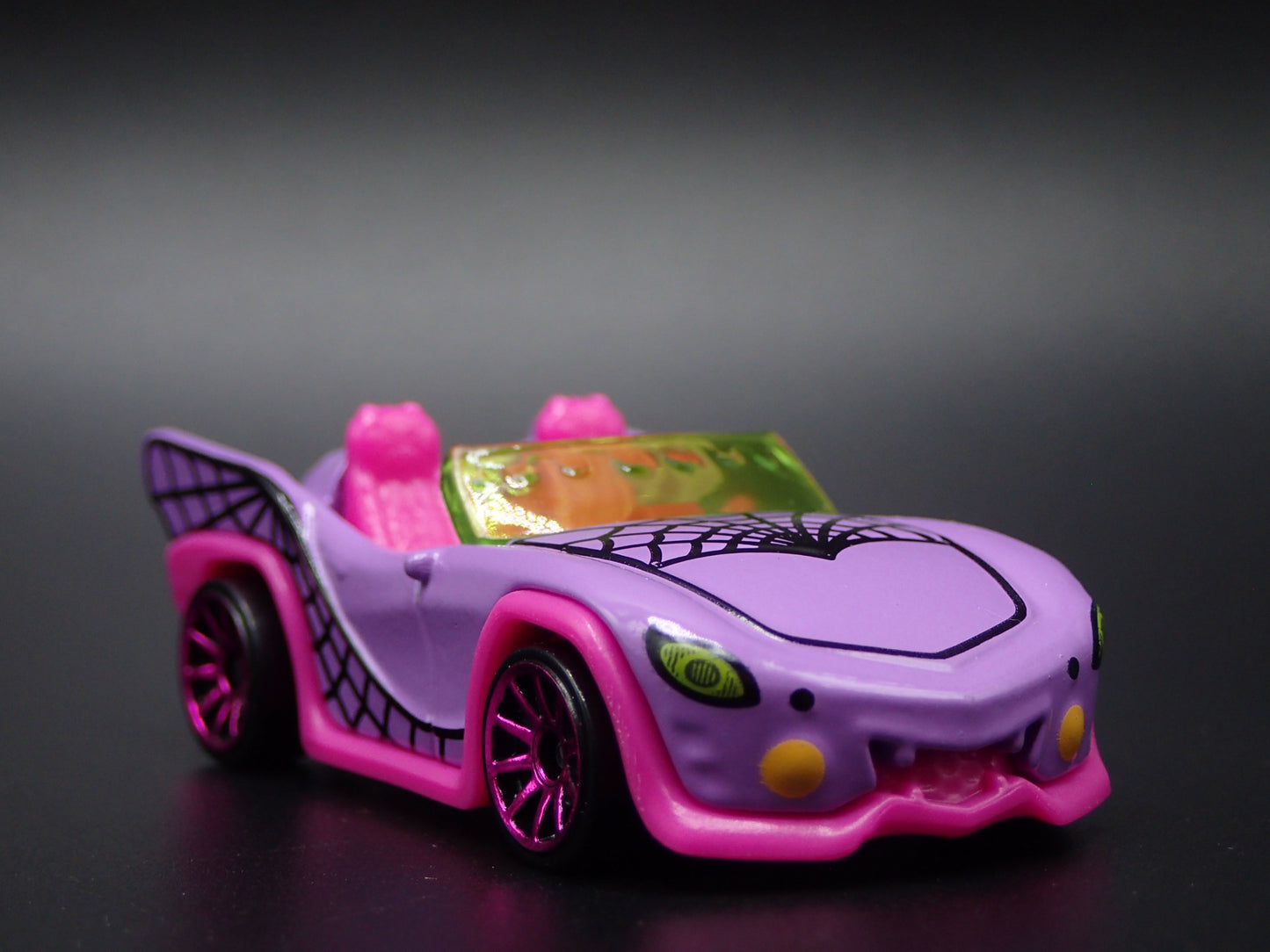 MONSTER HIGH GHOUL MOBILE CONVERTIBLE SPORTS CAR 1:64 HW SCALE DIECAST MODEL CAR