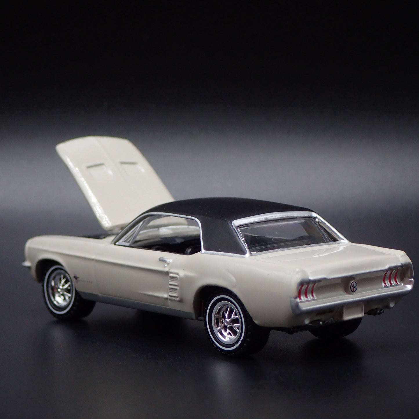 1967 67 FORD MUSTANG COUPE RARE 1:64 SCALE COLLECTIBLE DIORAMA DIECAST MODEL CAR