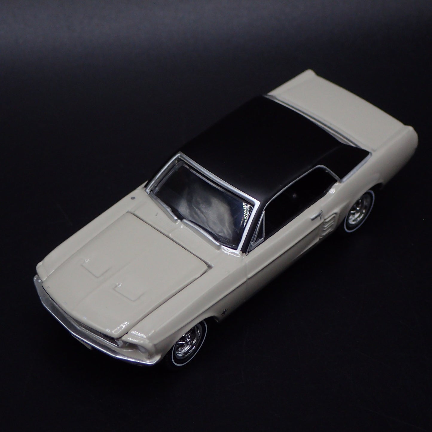 1967 67 FORD MUSTANG COUPE RARE 1:64 SCALE COLLECTIBLE DIORAMA DIECAST MODEL CAR