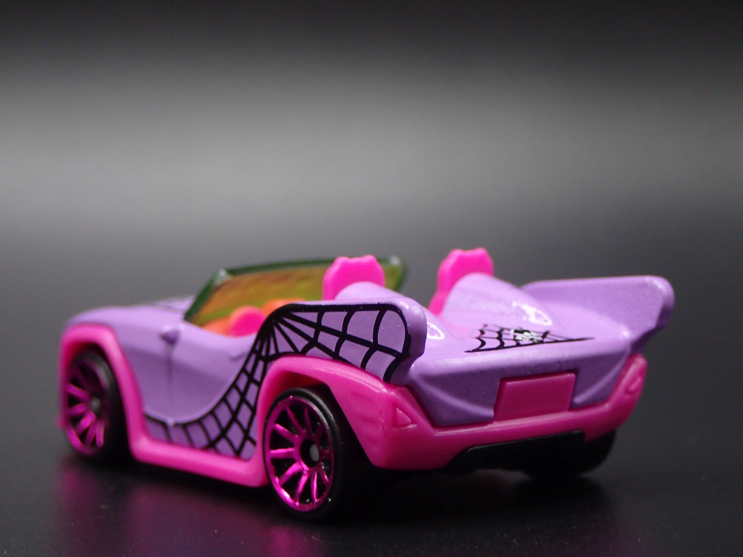 MONSTER HIGH GHOUL MOBILE CONVERTIBLE SPORTS CAR 1:64 HW SCALE DIECAST MODEL CAR