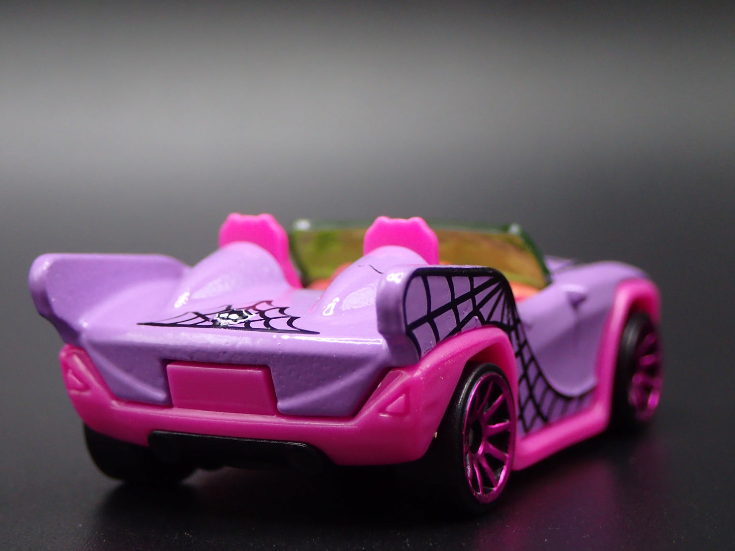 MONSTER HIGH GHOUL MOBILE CONVERTIBLE SPORTS CAR 1:64 HW SCALE DIECAST MODEL CAR