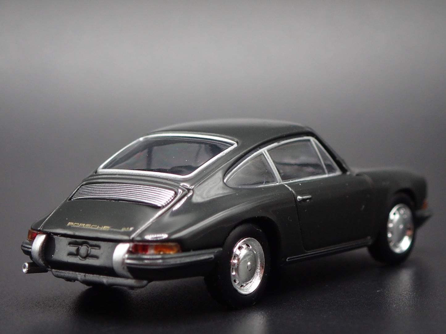 1963-1964 PORSCHE 911 GRAY 1:64 SCALE COLLECTIBLE DIORAMA DIECAST MODEL CAR