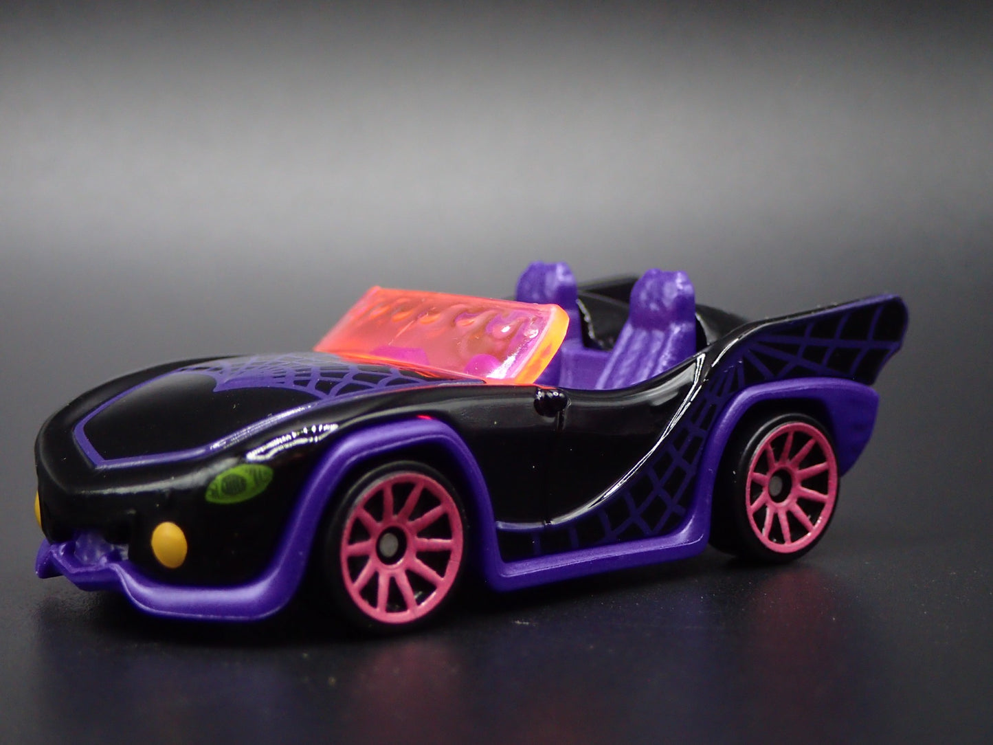 MONSTER HIGH GHOUL MOBILE CONVERTIBLE SPORTS CAR 1:64 HW SCALE DIECAST MODEL CAR