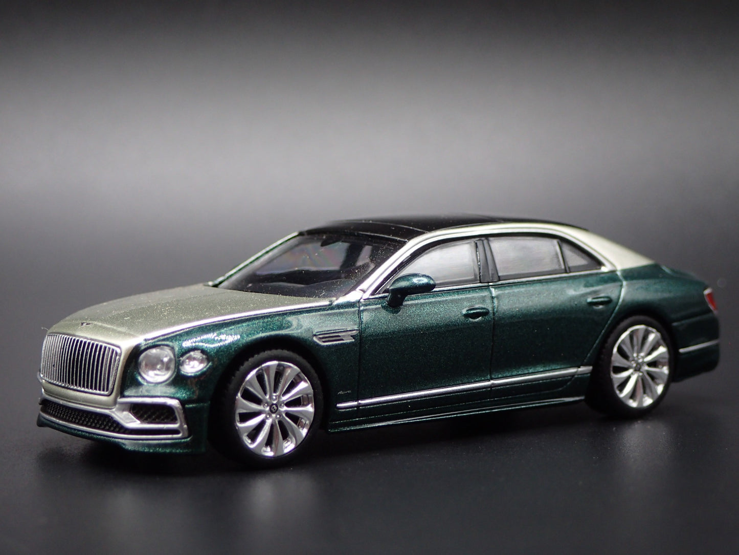 2019-2025 BENTLEY FLYING SPUR 1:64 SCALE COLLECTIBLE DIORAMA DIECAST MODEL CAR