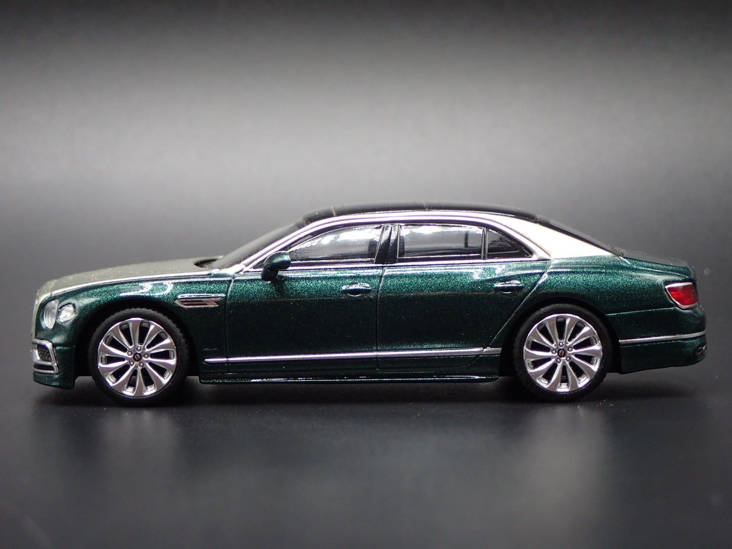 2019-2025 BENTLEY FLYING SPUR 1:64 SCALE COLLECTIBLE DIORAMA DIECAST MODEL CAR