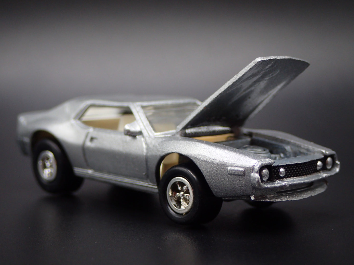 1972 72 AMC JAVELIN SILVER 1:64 SCALE COLLECTIBLE DIORAMA DIECAST MODEL CAR