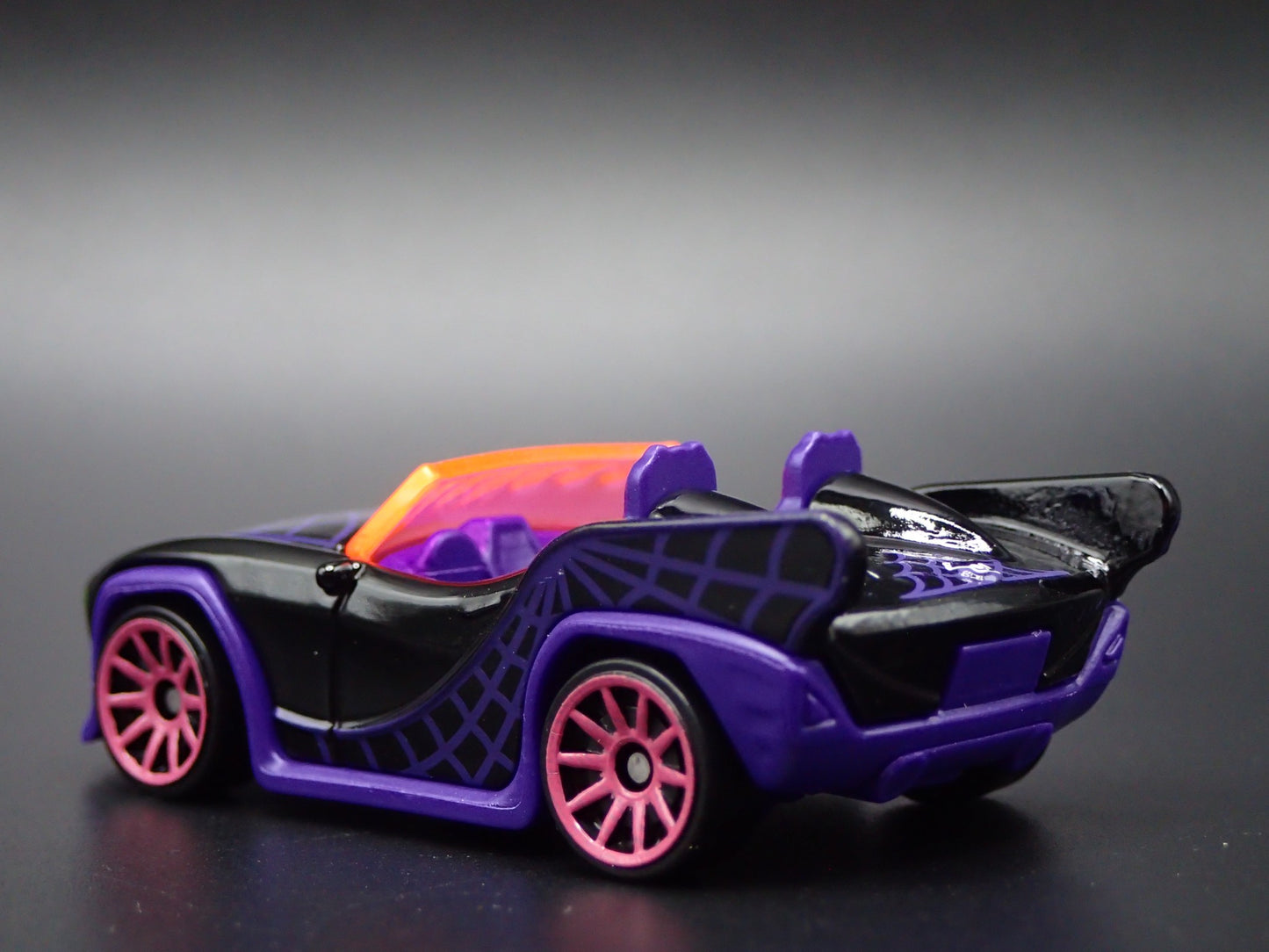 MONSTER HIGH GHOUL MOBILE CONVERTIBLE SPORTS CAR 1:64 HW SCALE DIECAST MODEL CAR