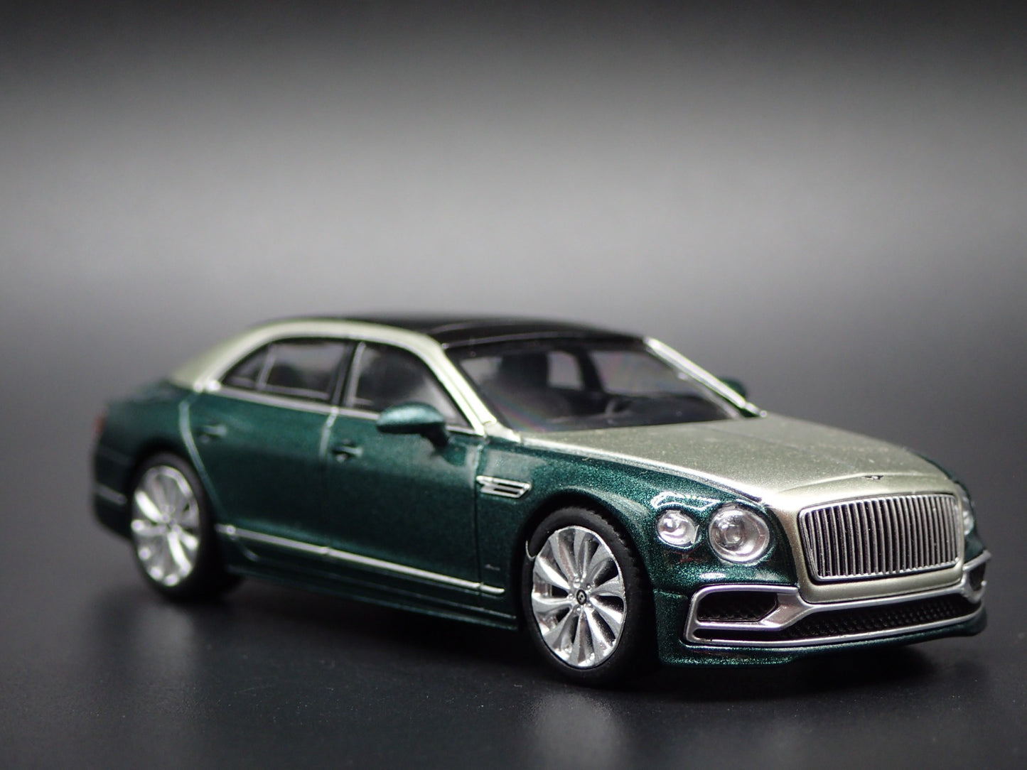 2019-2025 BENTLEY FLYING SPUR 1:64 SCALE COLLECTIBLE DIORAMA DIECAST MODEL CAR