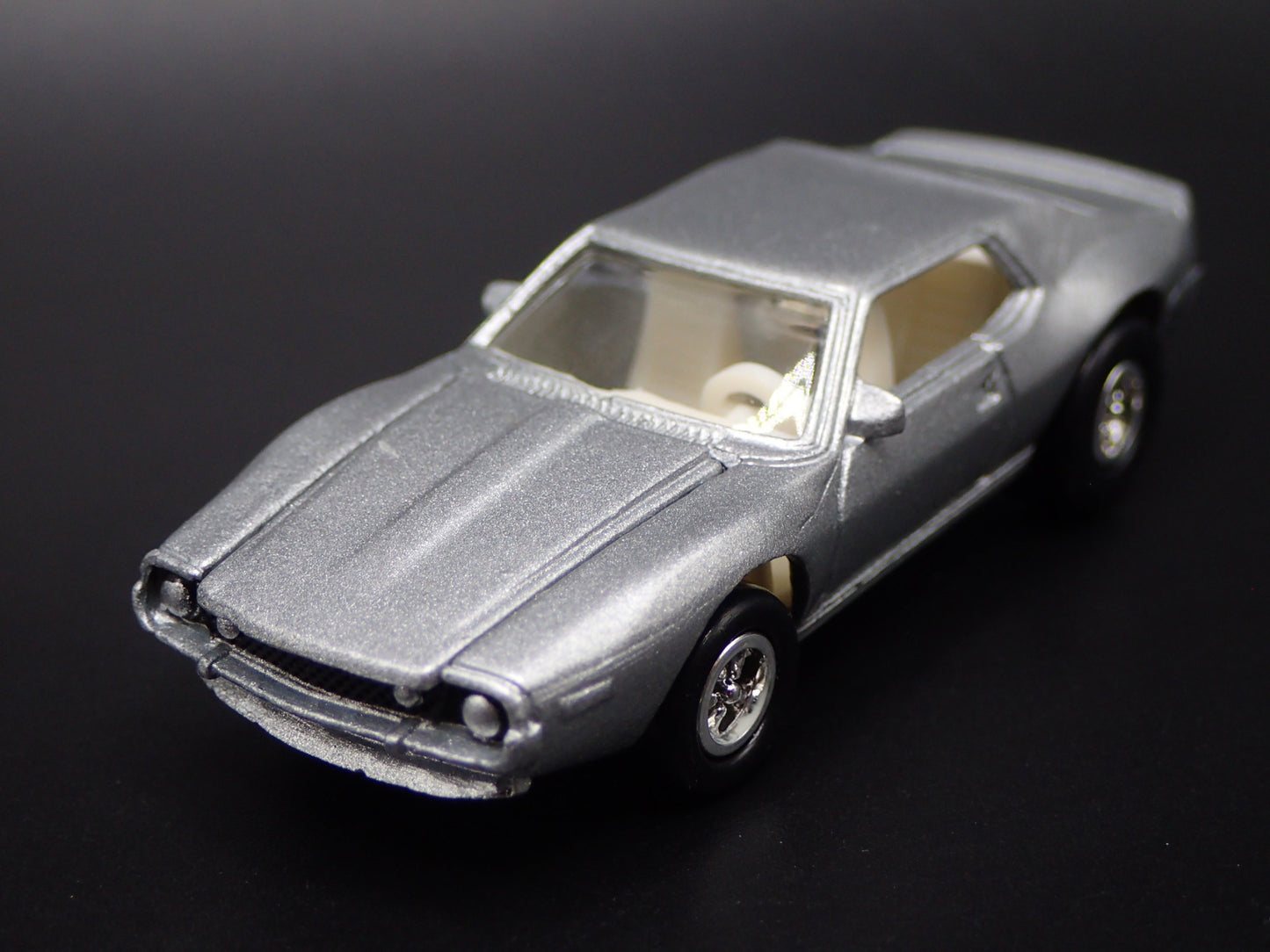 1972 72 AMC JAVELIN SILVER 1:64 SCALE COLLECTIBLE DIORAMA DIECAST MODEL CAR