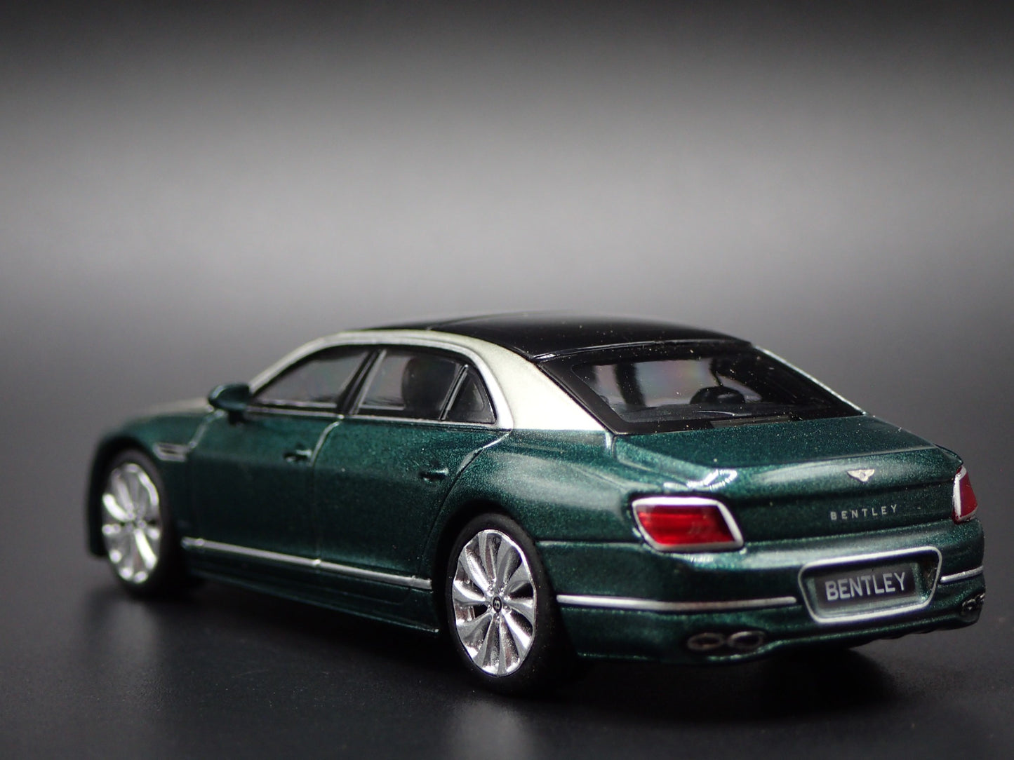 2019-2025 BENTLEY FLYING SPUR 1:64 SCALE COLLECTIBLE DIORAMA DIECAST MODEL CAR