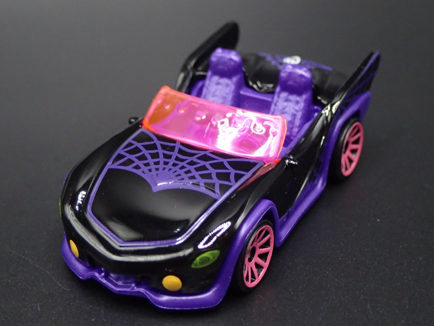 MONSTER HIGH GHOUL MOBILE CONVERTIBLE SPORTS CAR 1:64 HW SCALE DIECAST MODEL CAR