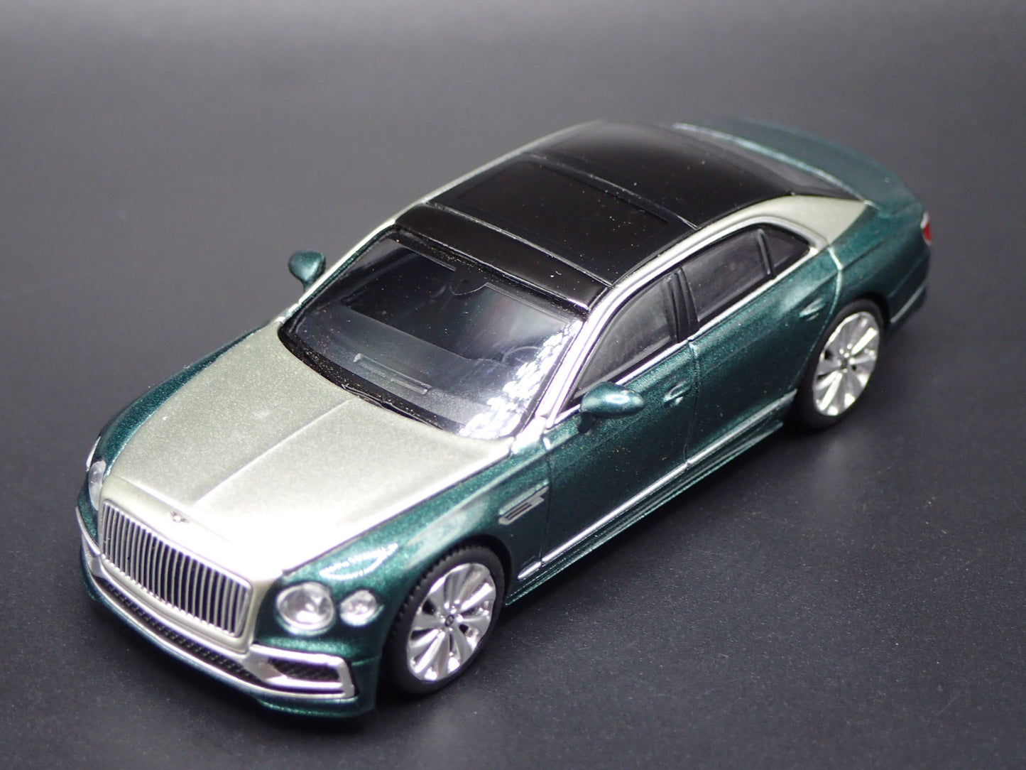2019-2025 BENTLEY FLYING SPUR 1:64 SCALE COLLECTIBLE DIORAMA DIECAST MODEL CAR