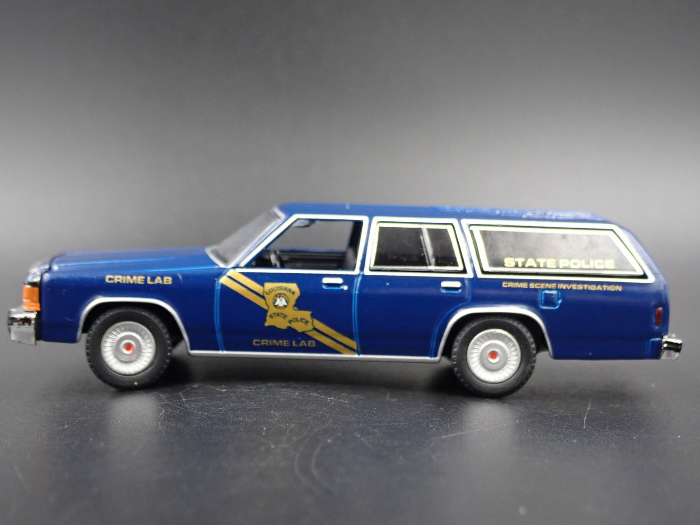 1987 87 FORD LTD CROWN VIC WAGON LOUISIANA STATE POLICE CSI 1:64 SCALE MODEL CAR