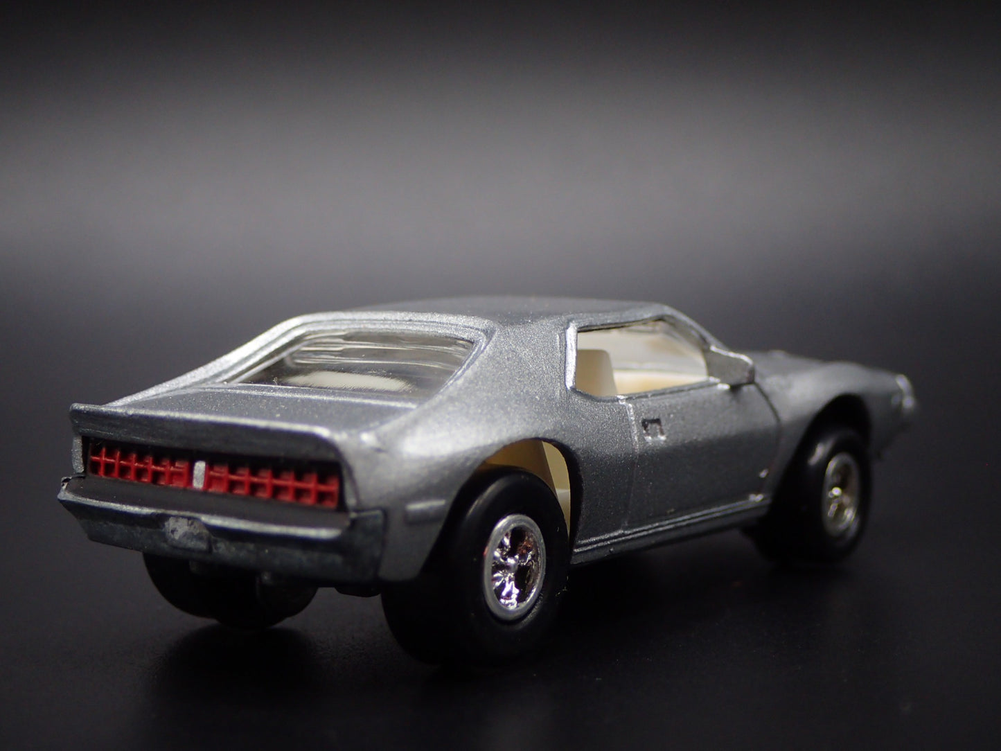 1972 72 AMC JAVELIN SILVER 1:64 SCALE COLLECTIBLE DIORAMA DIECAST MODEL CAR