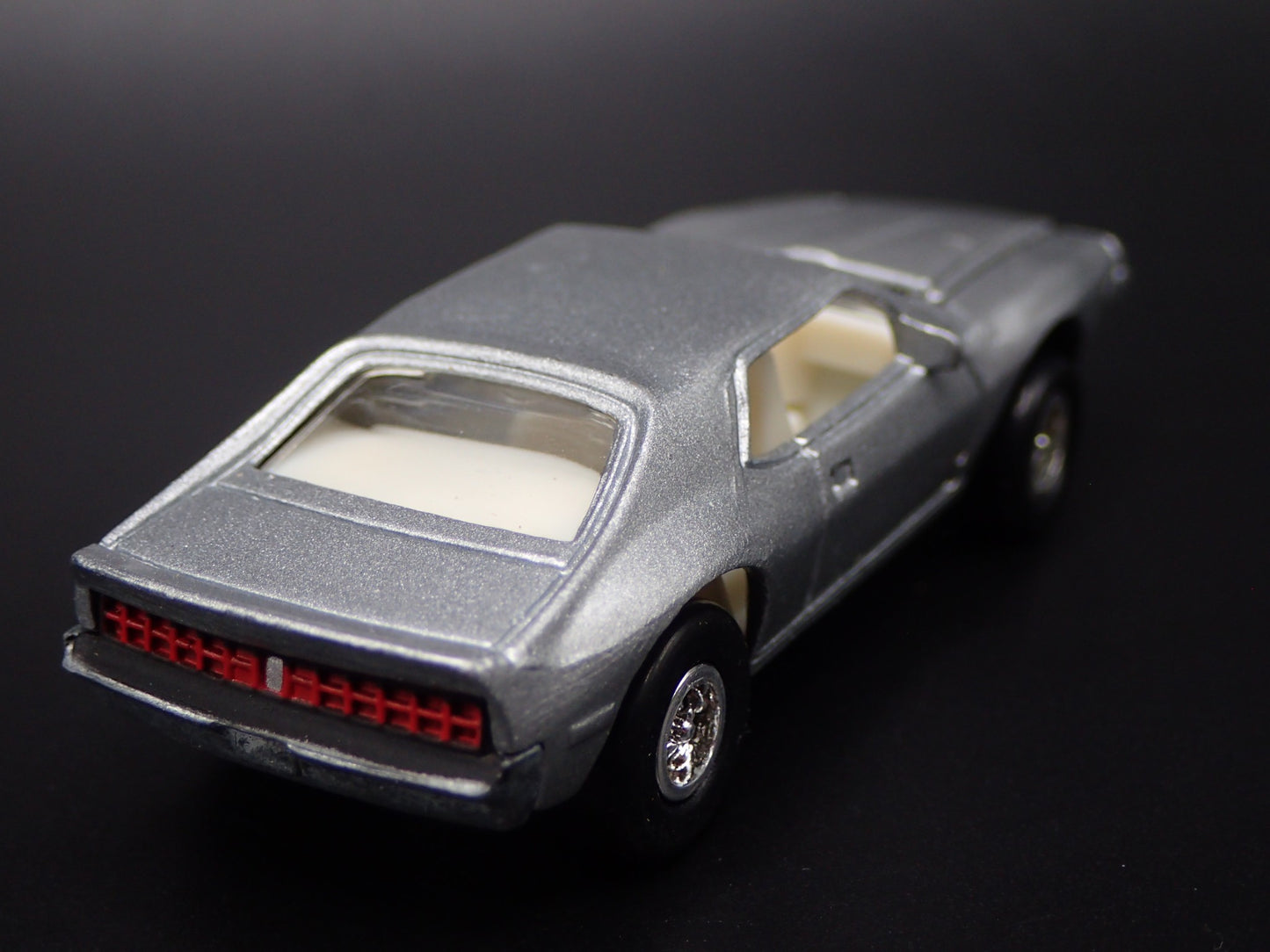 1972 72 AMC JAVELIN SILVER 1:64 SCALE COLLECTIBLE DIORAMA DIECAST MODEL CAR