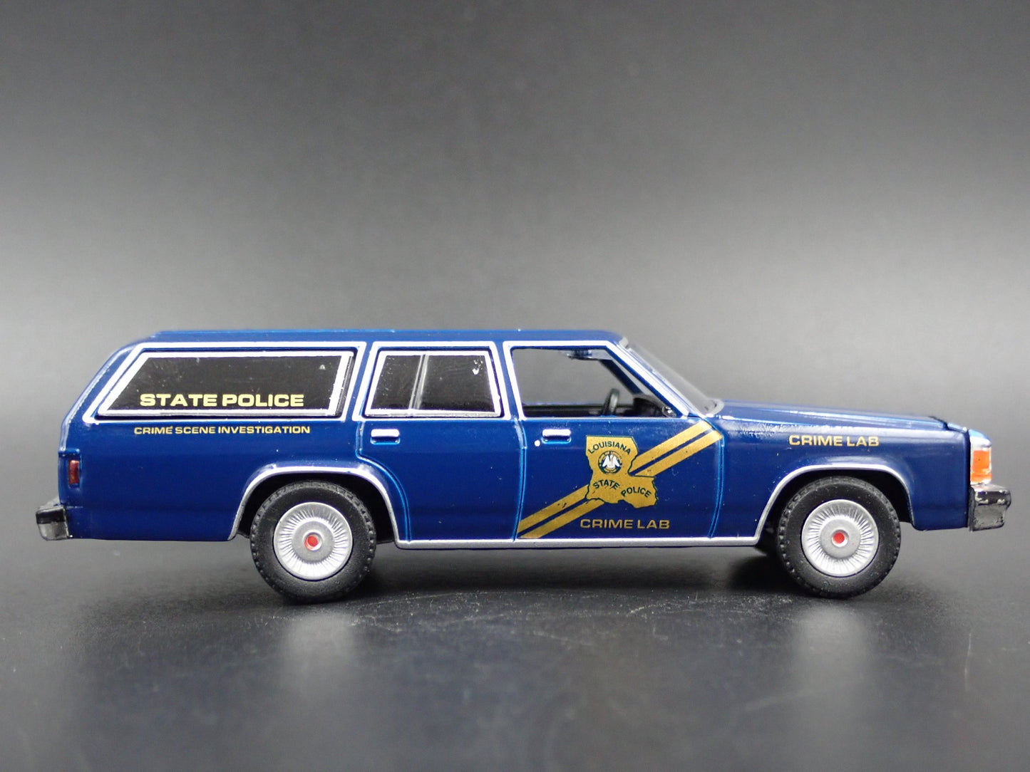 1987 87 FORD LTD CROWN VIC WAGON LOUISIANA STATE POLICE CSI 1:64 SCALE MODEL CAR