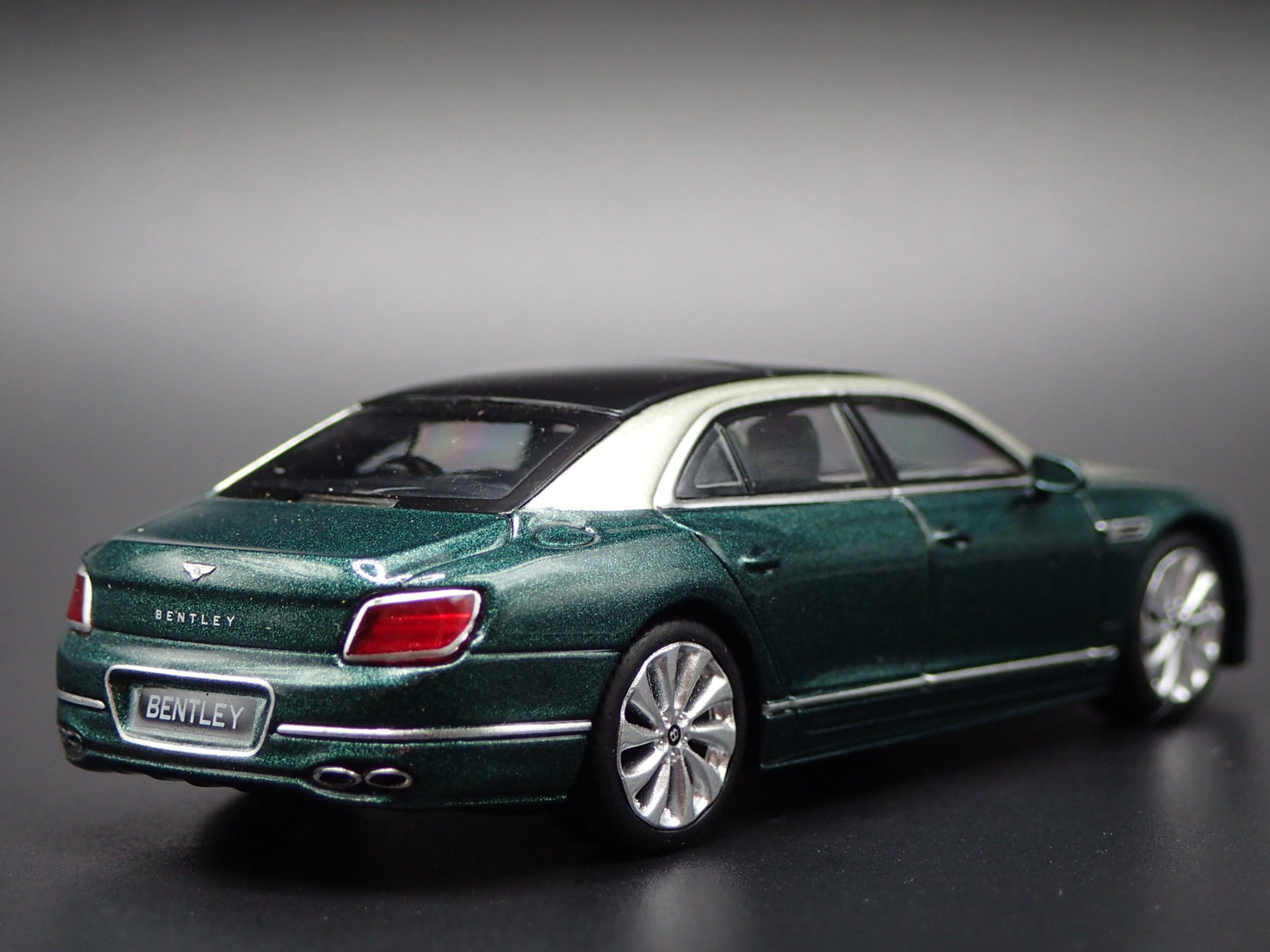 2019-2025 BENTLEY FLYING SPUR 1:64 SCALE COLLECTIBLE DIORAMA DIECAST MODEL CAR