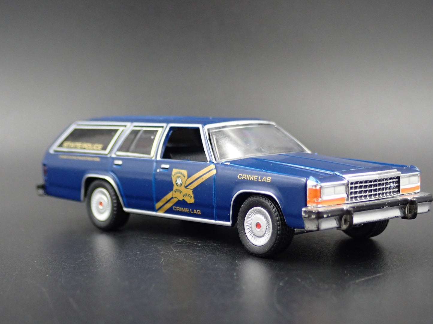 1987 87 FORD LTD CROWN VIC WAGON LOUISIANA STATE POLICE CSI 1:64 SCALE MODEL CAR