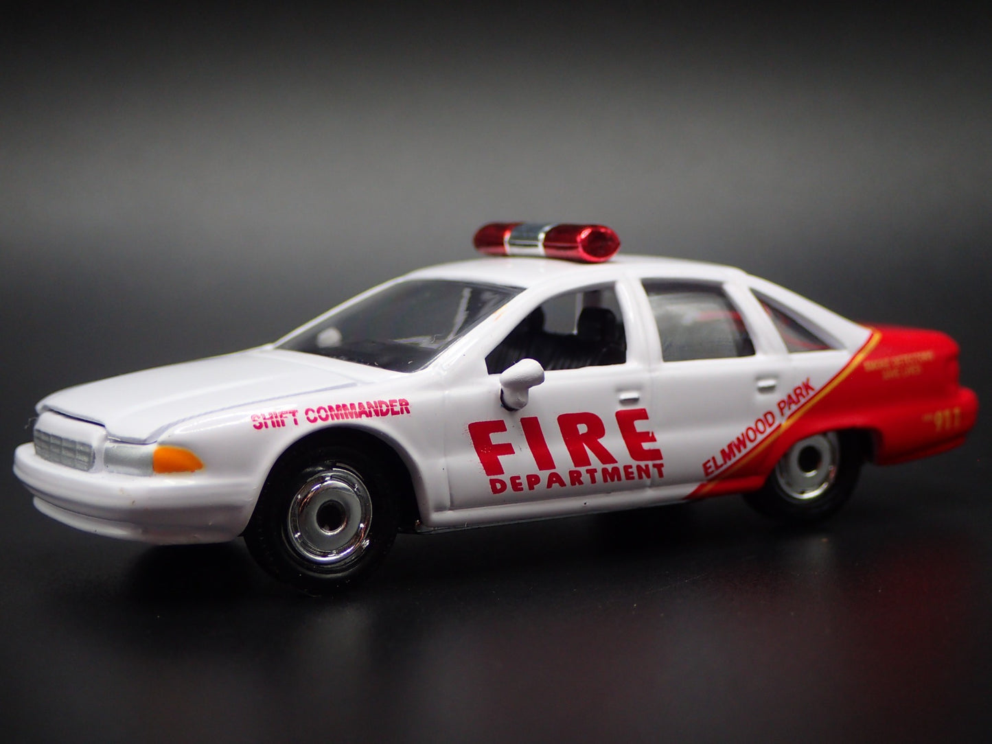 1992 92 CHEVY CHEVROLET CAPRICE ELMWOOD PARK IL FIRE DEPT 1:64 DIECAST MODEL CAR