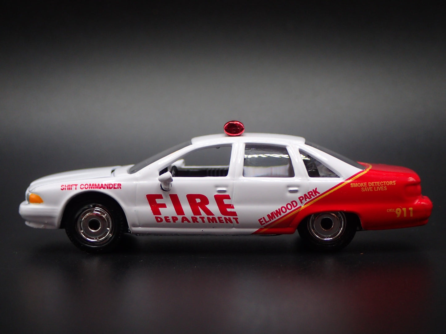 1992 92 CHEVY CHEVROLET CAPRICE ELMWOOD PARK IL FIRE DEPT 1:64 DIECAST MODEL CAR