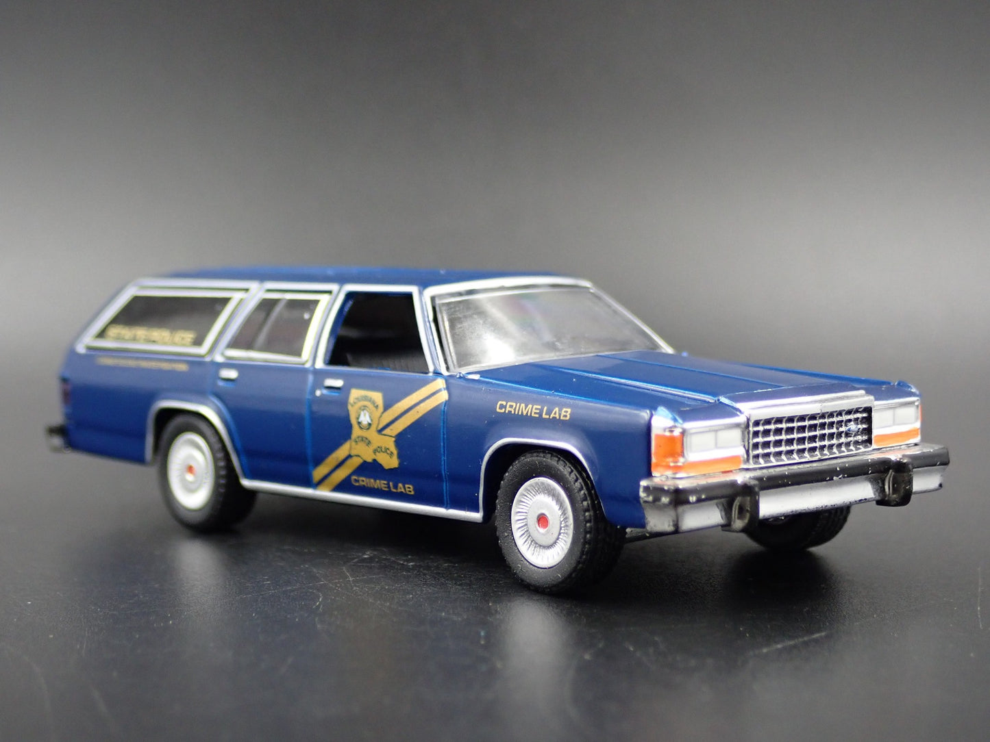 1987 87 FORD LTD CROWN VIC WAGON LOUISIANA STATE POLICE CSI 1:64 SCALE MODEL CAR
