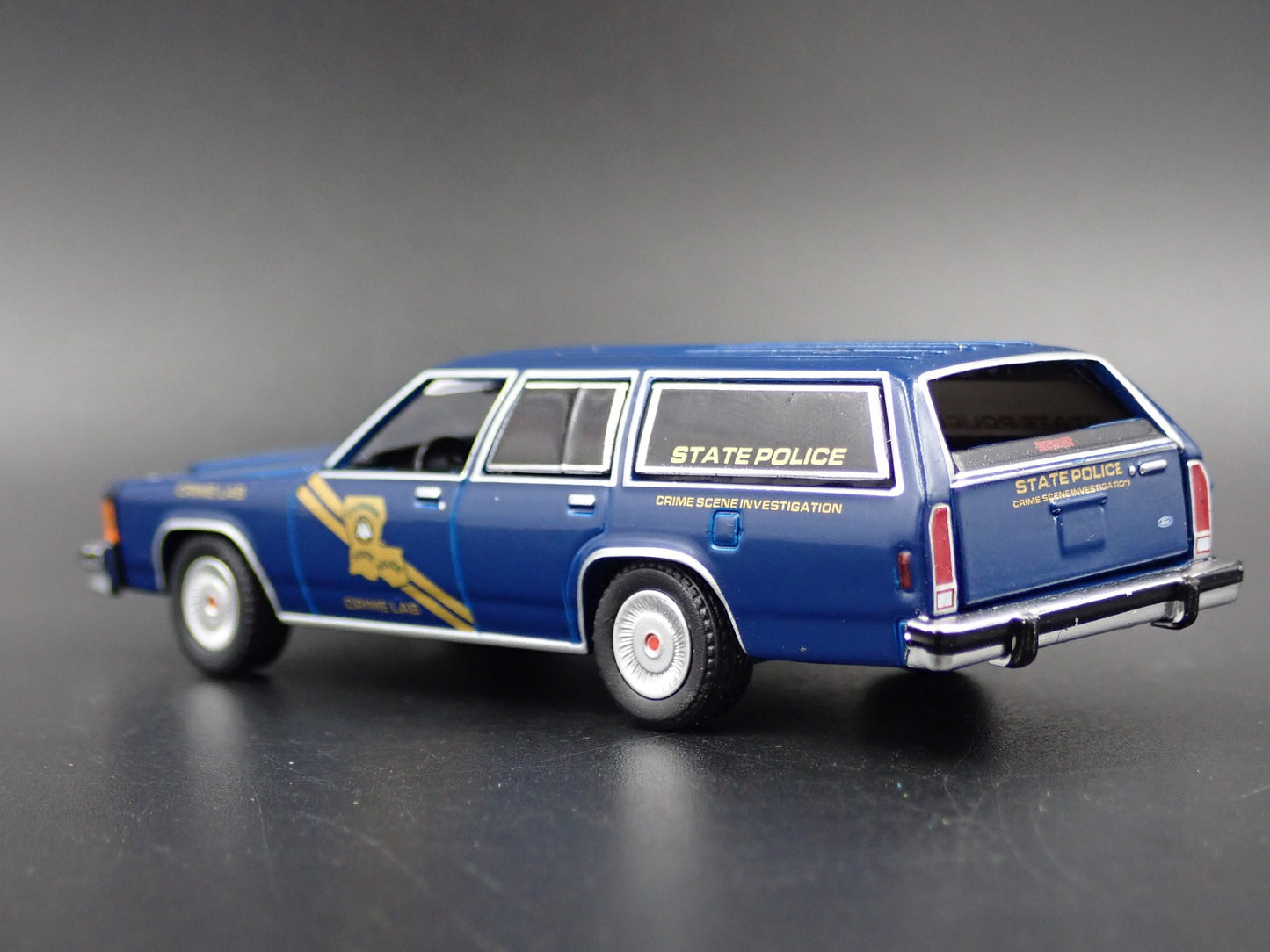 1987 87 FORD LTD CROWN VIC WAGON LOUISIANA STATE POLICE CSI 1:64 SCALE MODEL CAR