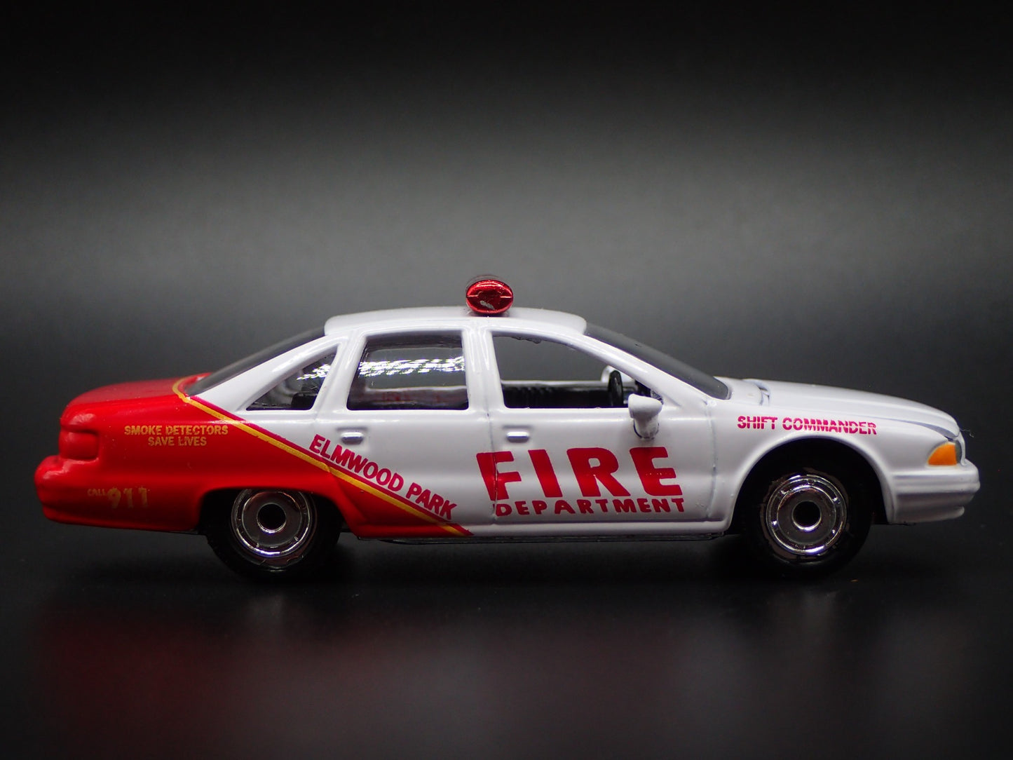 1992 92 CHEVY CHEVROLET CAPRICE ELMWOOD PARK IL FIRE DEPT 1:64 DIECAST MODEL CAR