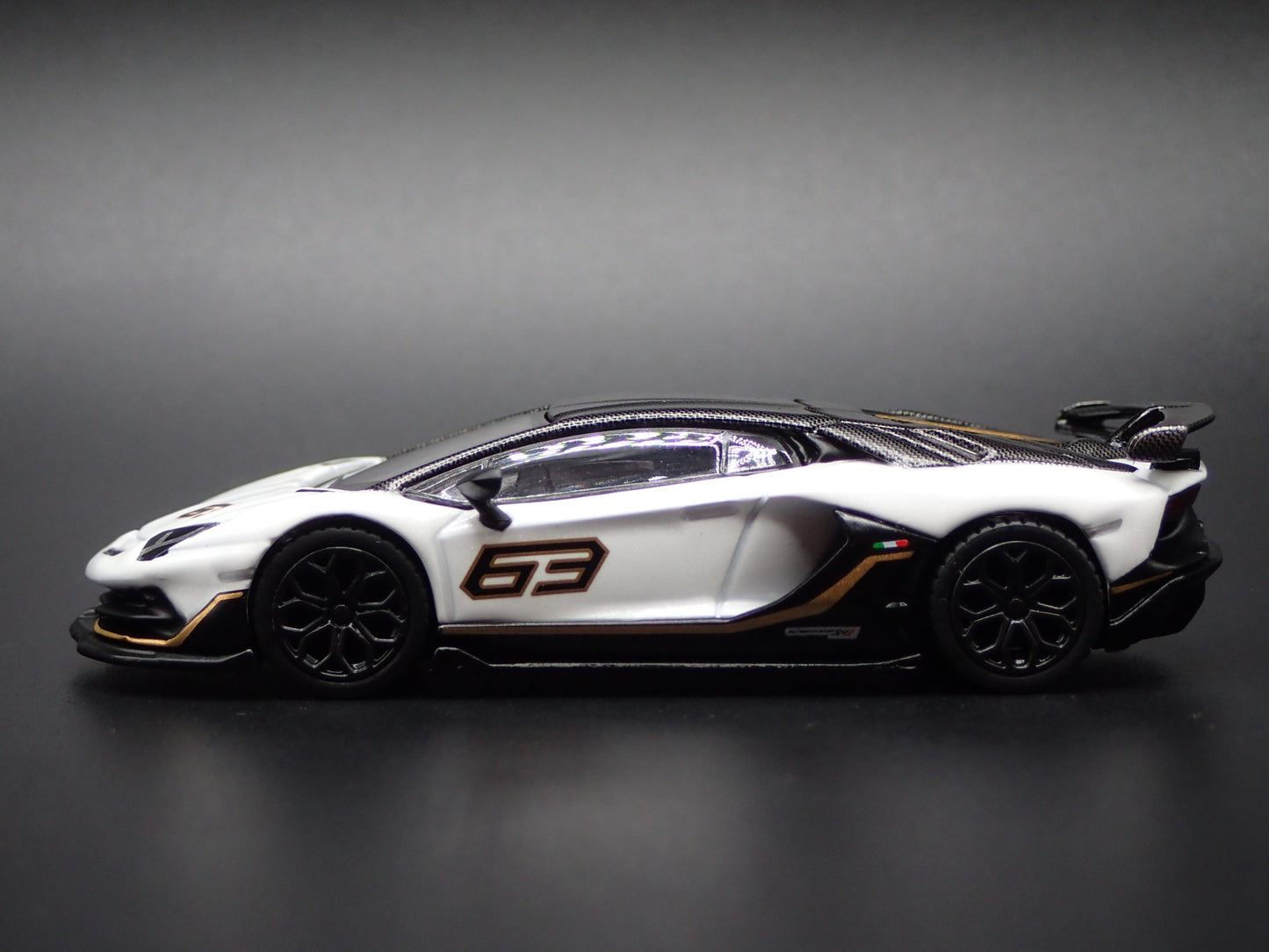 2019-2021 LAMBORGHINI AVENTADOR SVJ ROADSTER SUPER 1:64 SCALE DIECAST MODEL CAR