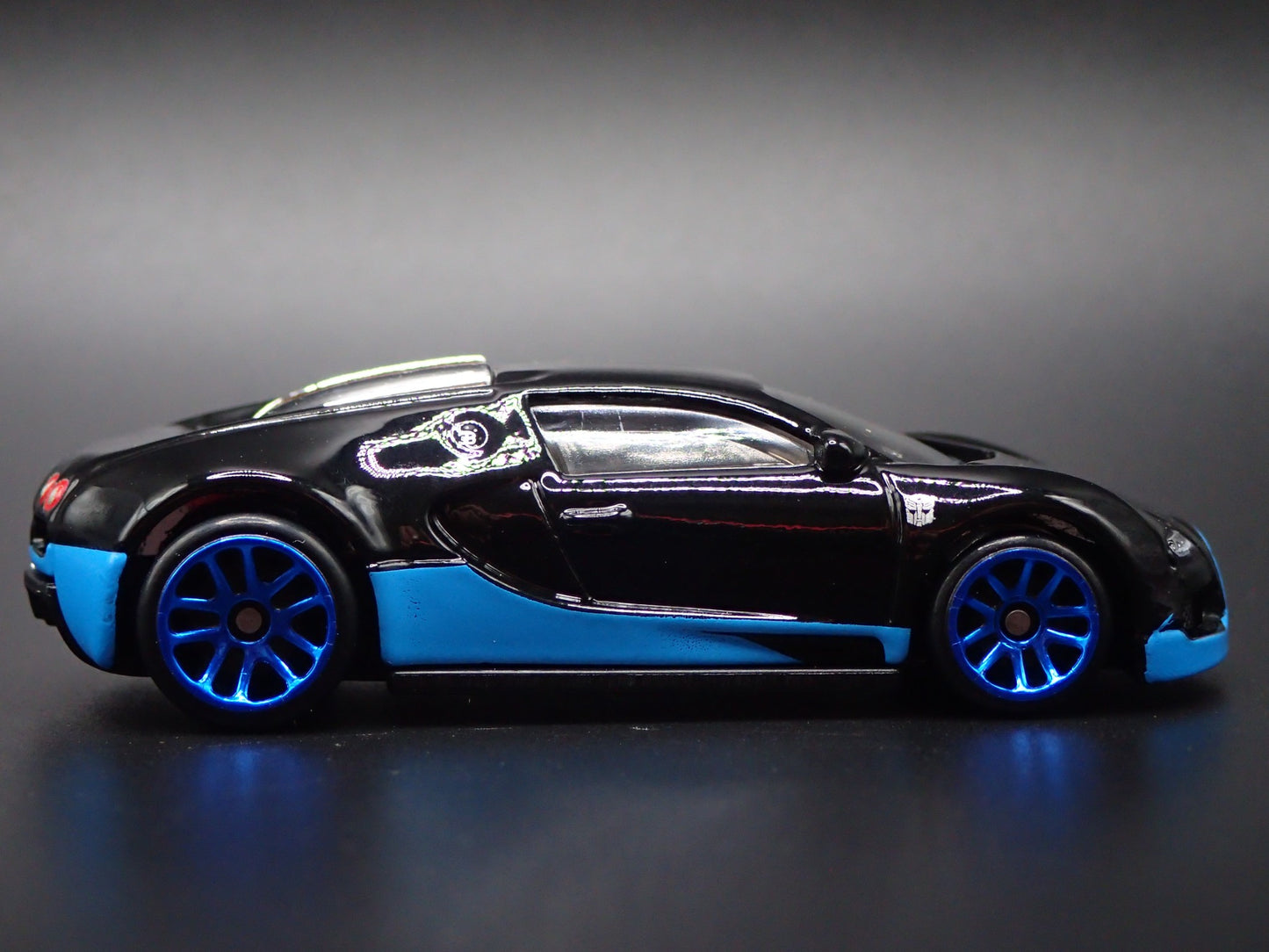 2005-2011 BUGATTI VEYRON SUPER CAR TRANSFORMERS 1:64 SCALE DIECAST MODEL CAR