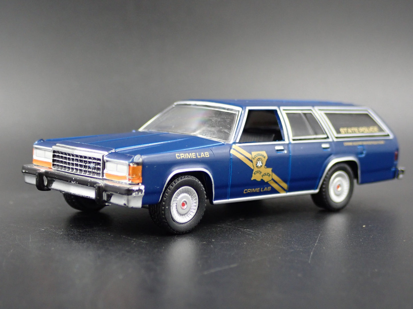1987 87 FORD LTD CROWN VIC WAGON LOUISIANA STATE POLICE CSI 1:64 SCALE MODEL CAR