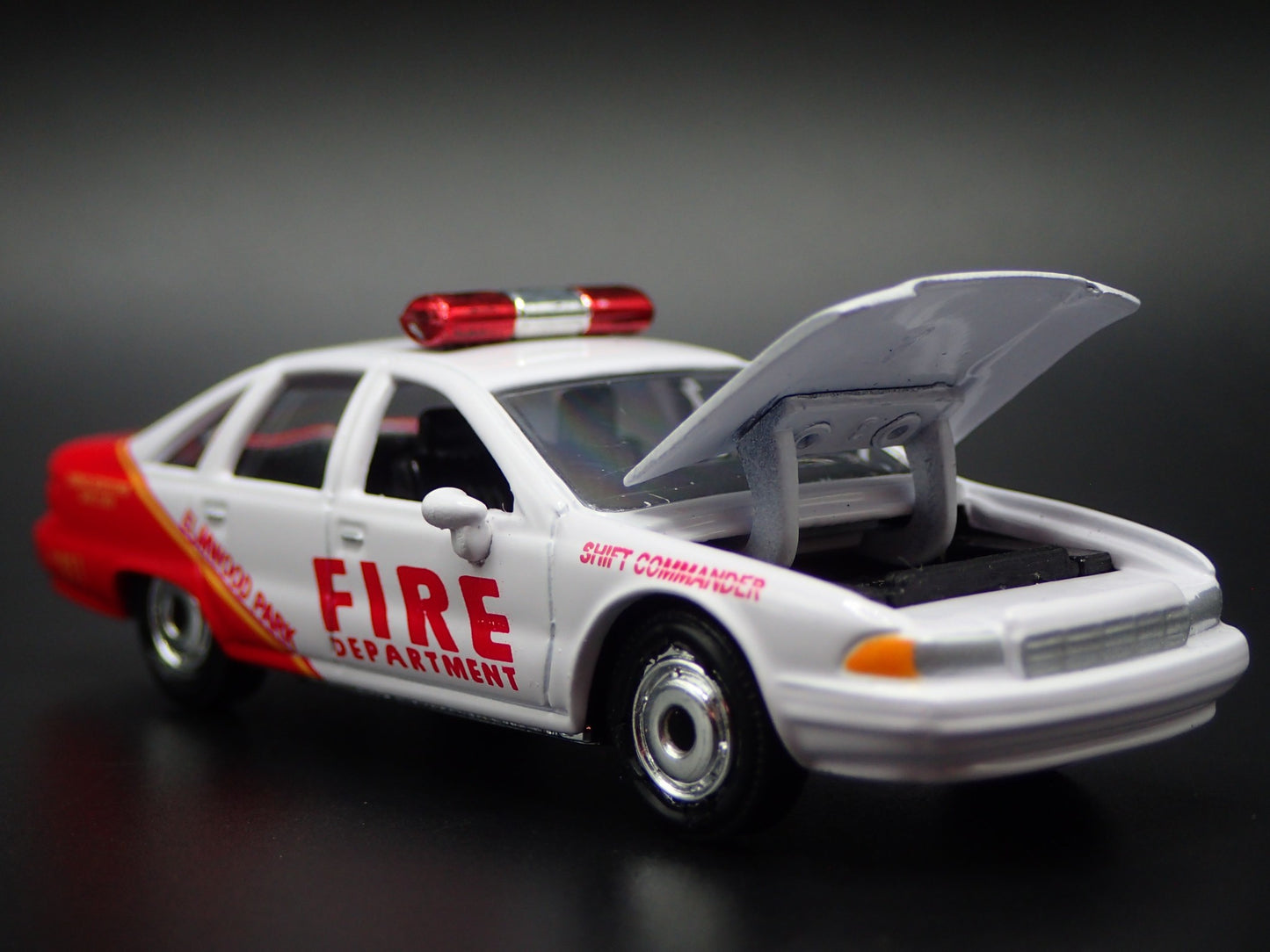 1992 92 CHEVY CHEVROLET CAPRICE ELMWOOD PARK IL FIRE DEPT 1:64 DIECAST MODEL CAR