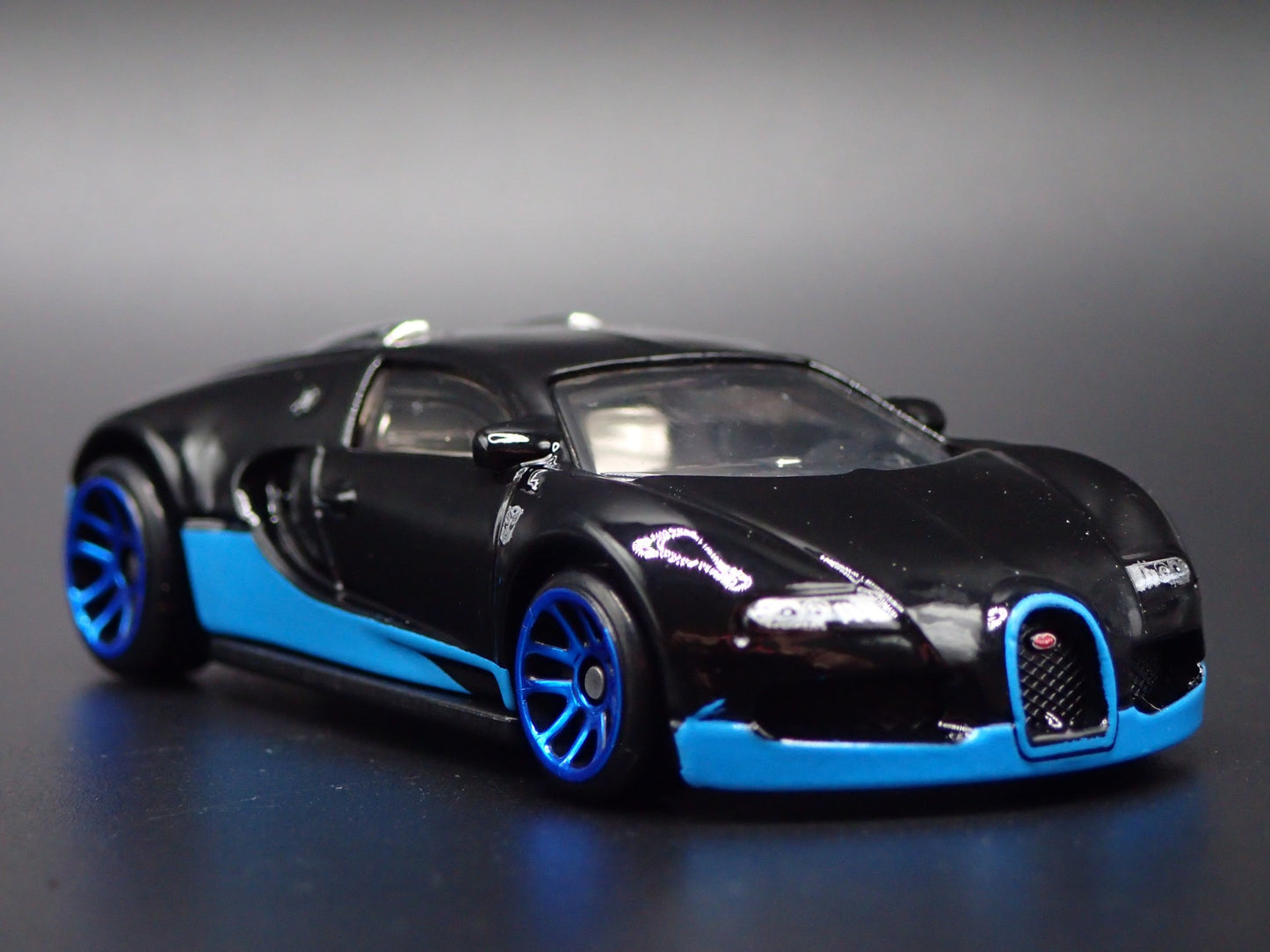 2005-2011 BUGATTI VEYRON SUPER CAR TRANSFORMERS 1:64 SCALE DIECAST MODEL CAR