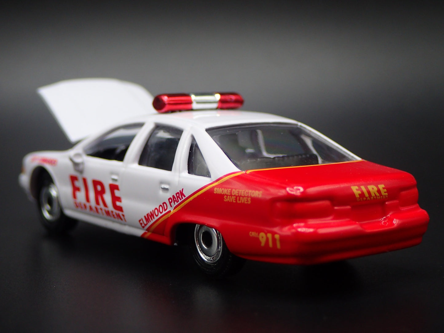 1992 92 CHEVY CHEVROLET CAPRICE ELMWOOD PARK IL FIRE DEPT 1:64 DIECAST MODEL CAR