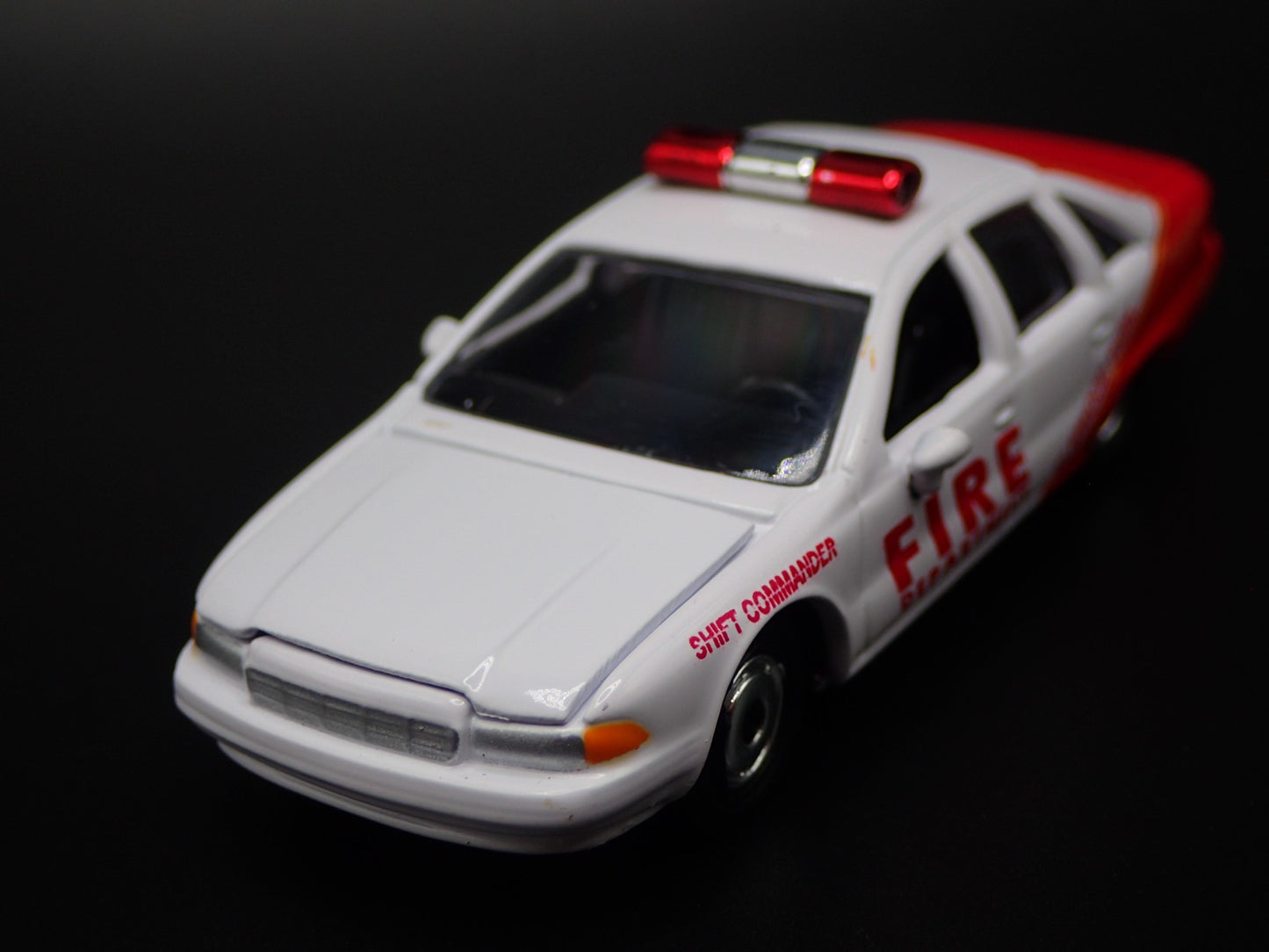 1992 92 CHEVY CHEVROLET CAPRICE ELMWOOD PARK IL FIRE DEPT 1:64 DIECAST MODEL CAR