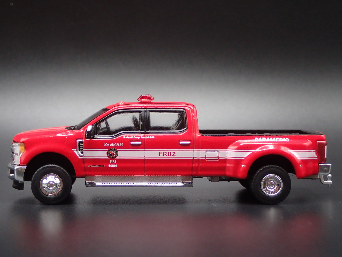 2018 18 FORD F350 LARIAT DUALLY TRUCK w HITCH LAFD 1:64 SCALE DIECAST MODEL CAR